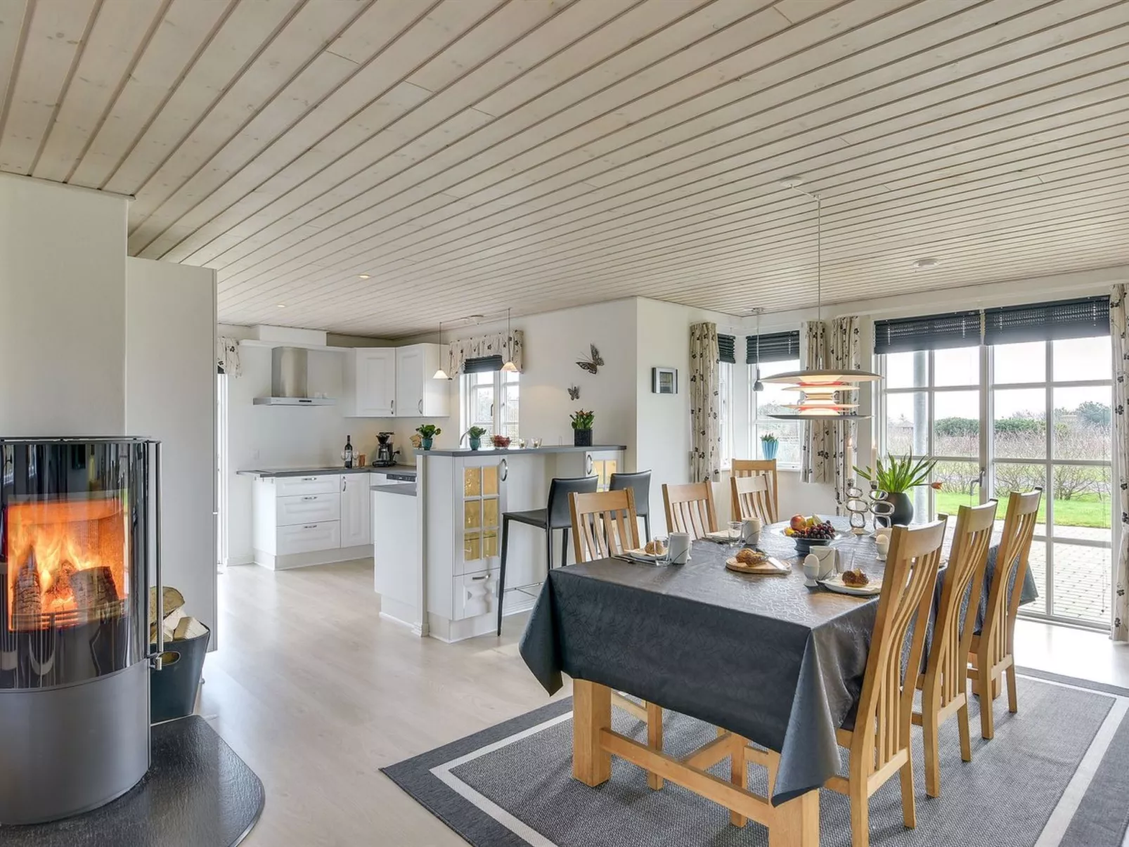 "Benita" - 400m to the fjord-Dedans