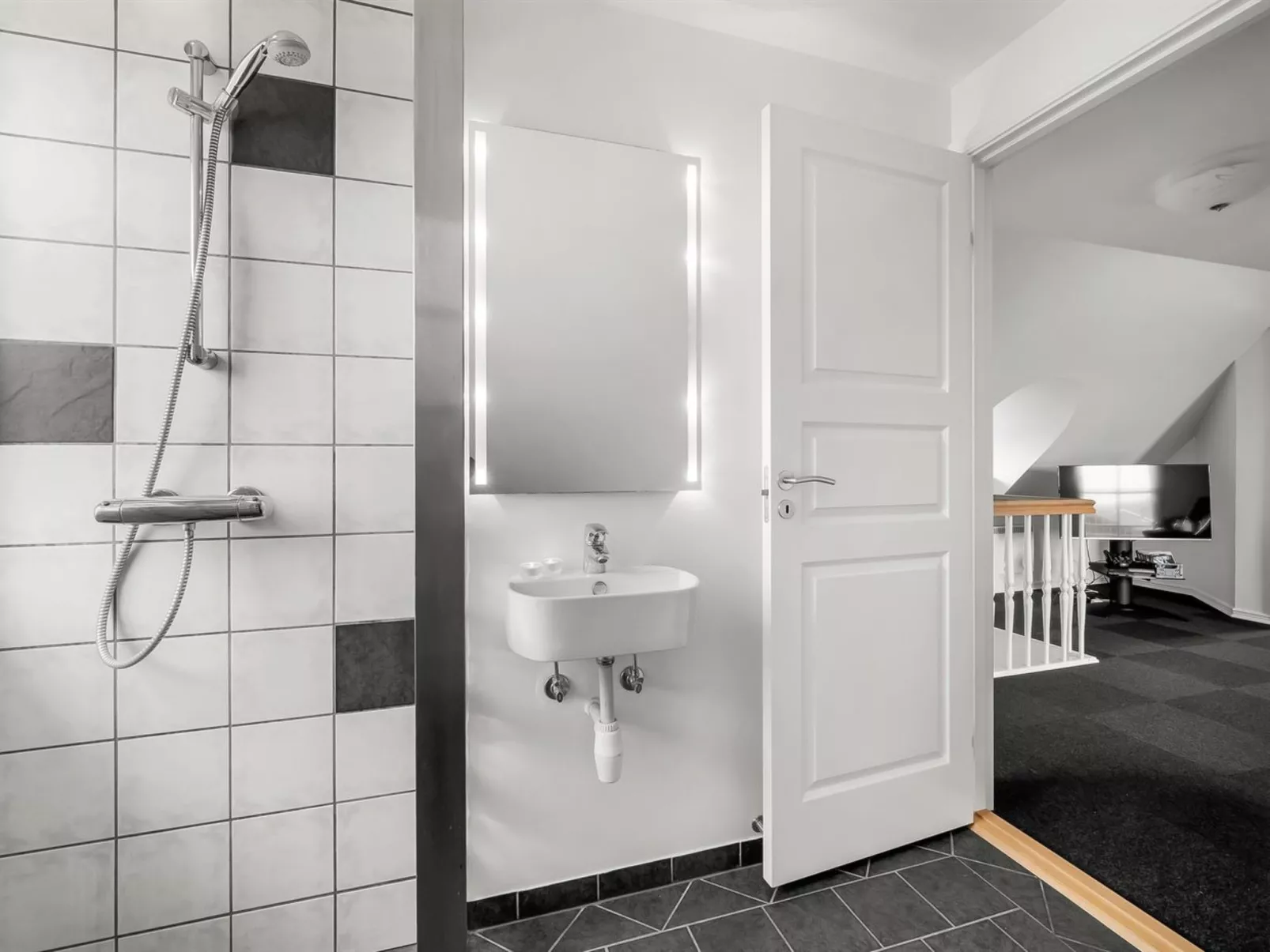 "Benita" - 400m to the fjord-Dedans