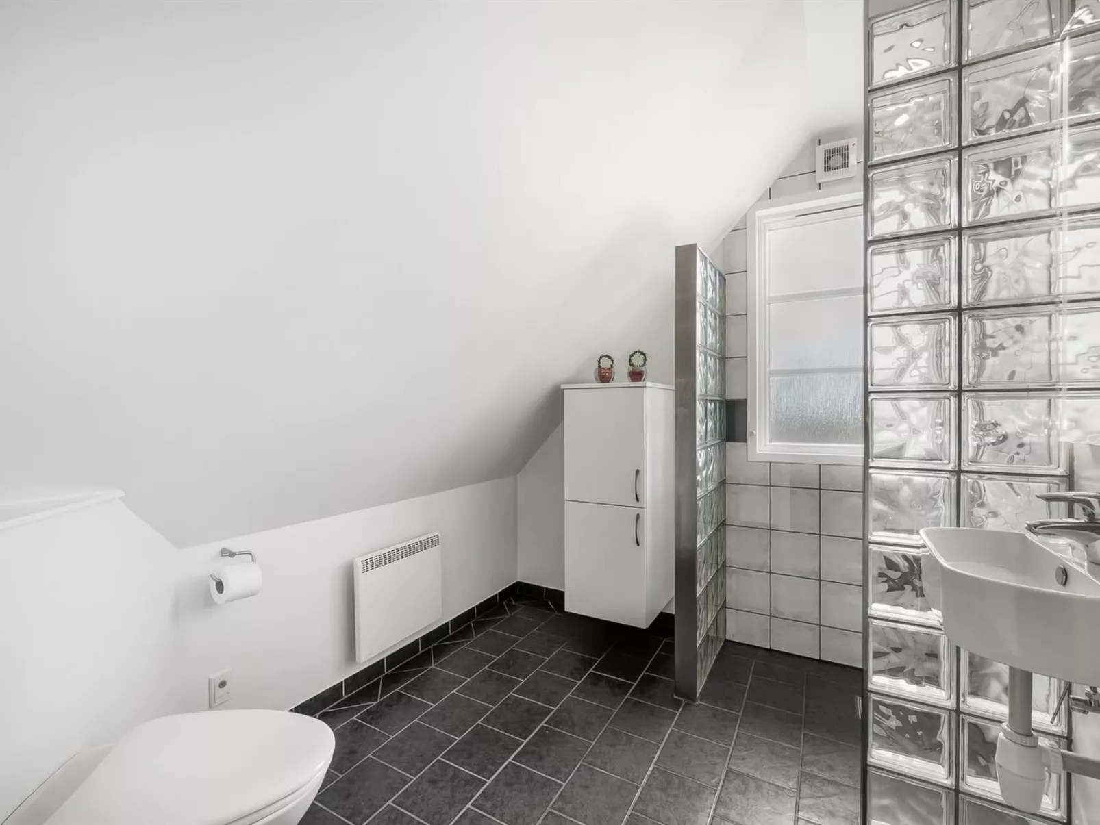 "Benita" - 400m to the fjord-Dedans