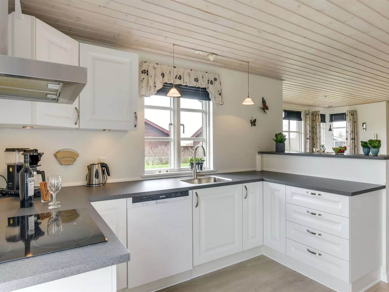 "Benita" - 400m to the fjord-Dedans