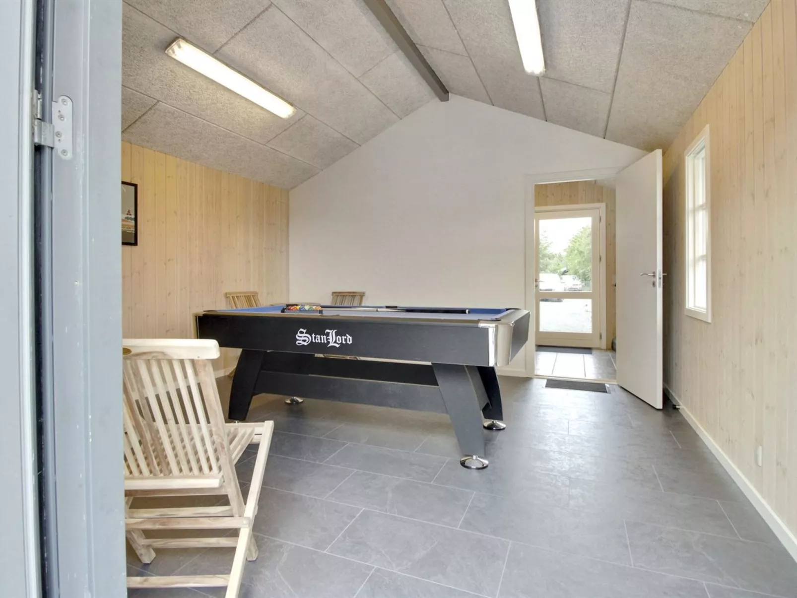 "Benita" - 400m to the fjord-Dedans