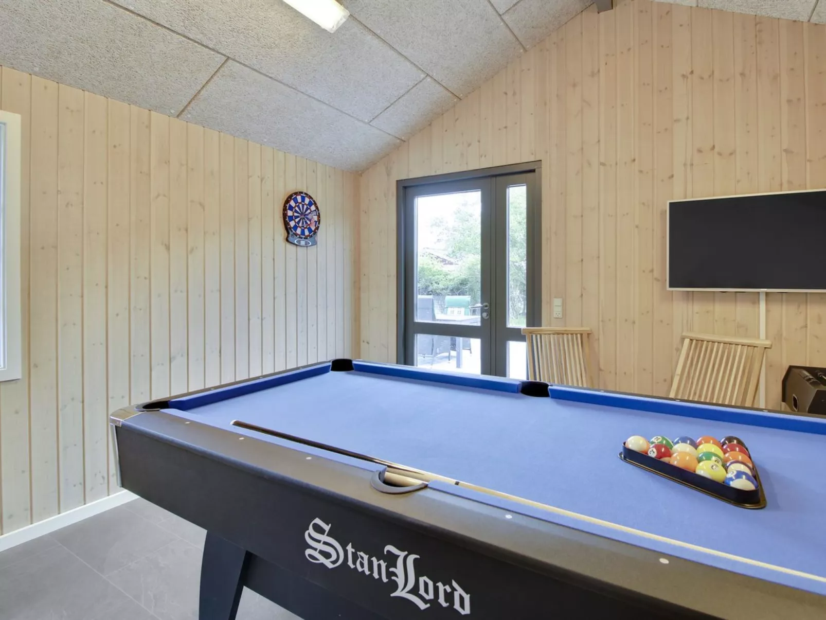 "Benita" - 400m to the fjord-Dedans