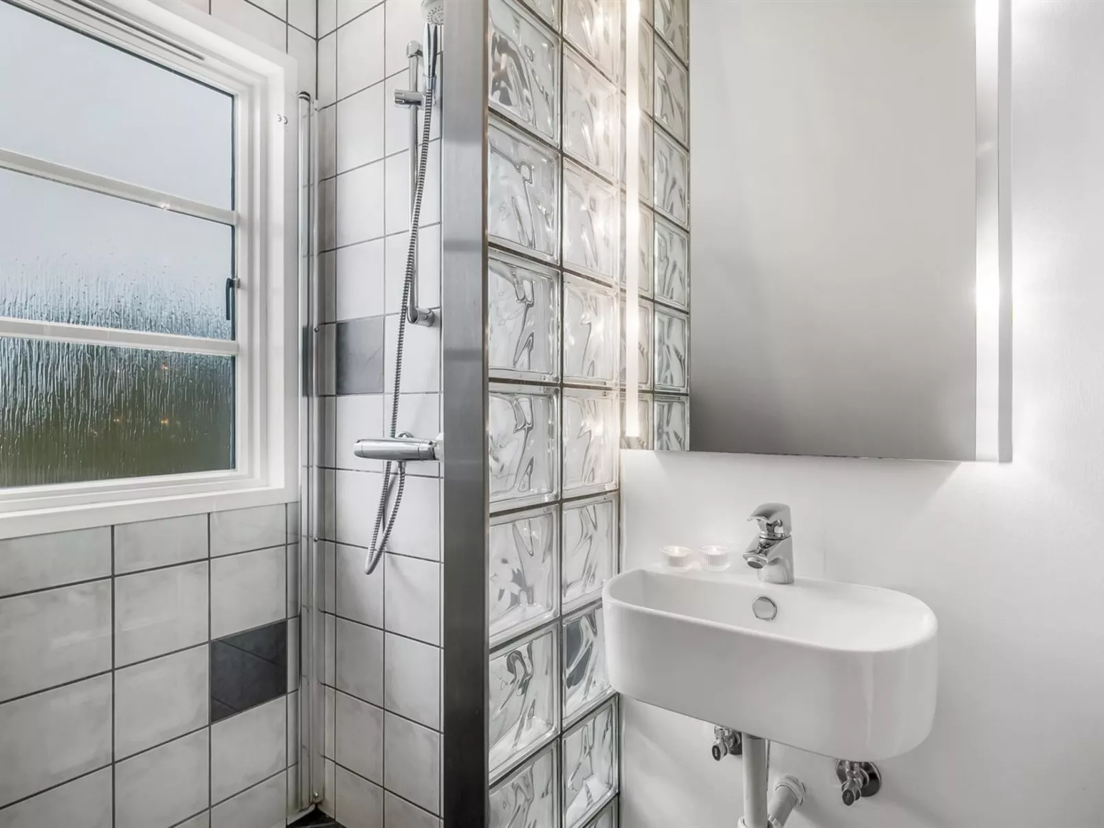 "Benita" - 400m to the fjord-Dedans