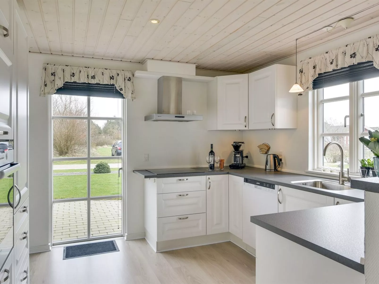 "Benita" - 400m to the fjord-Dedans