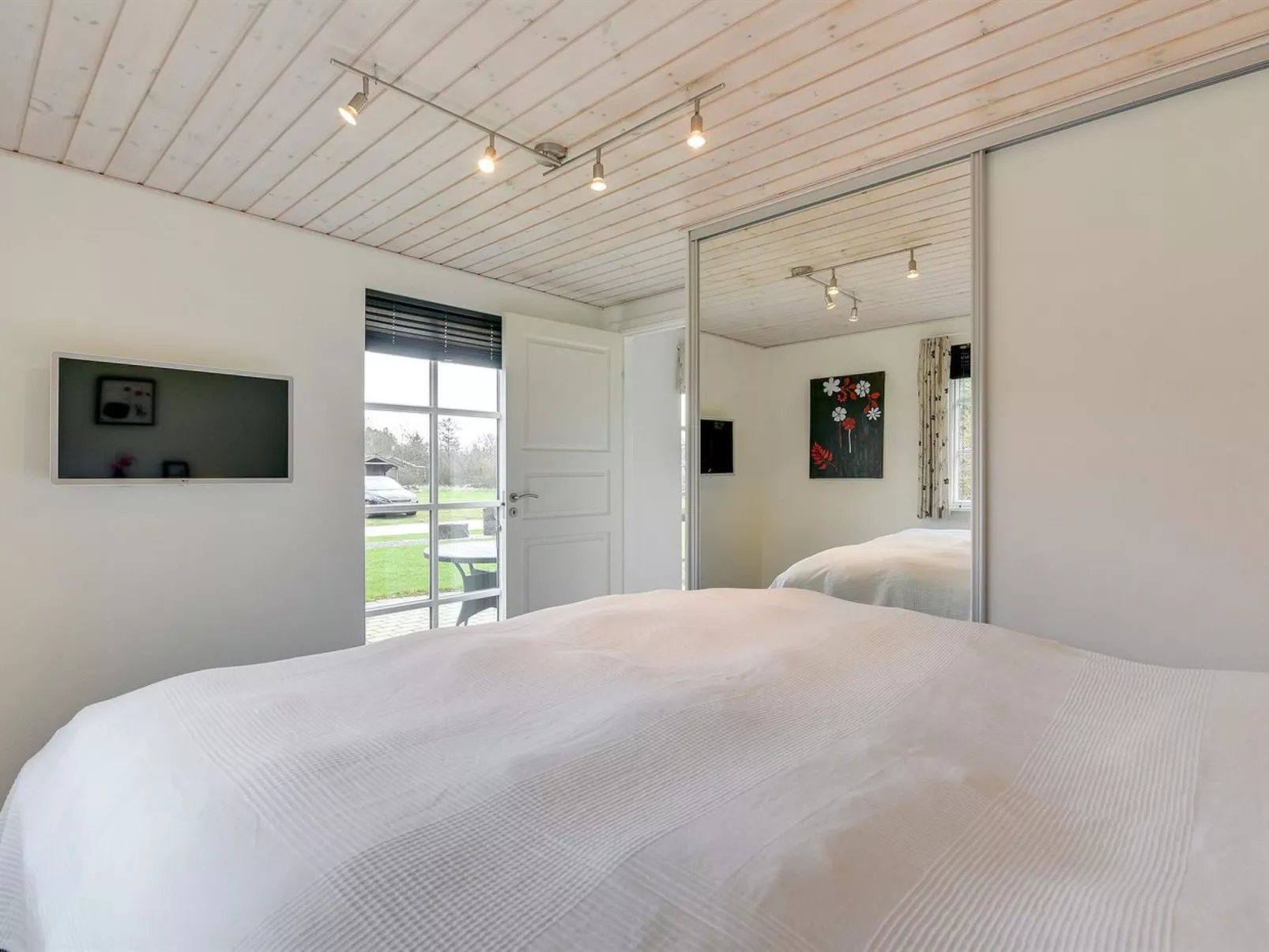 "Benita" - 400m to the fjord-Dedans