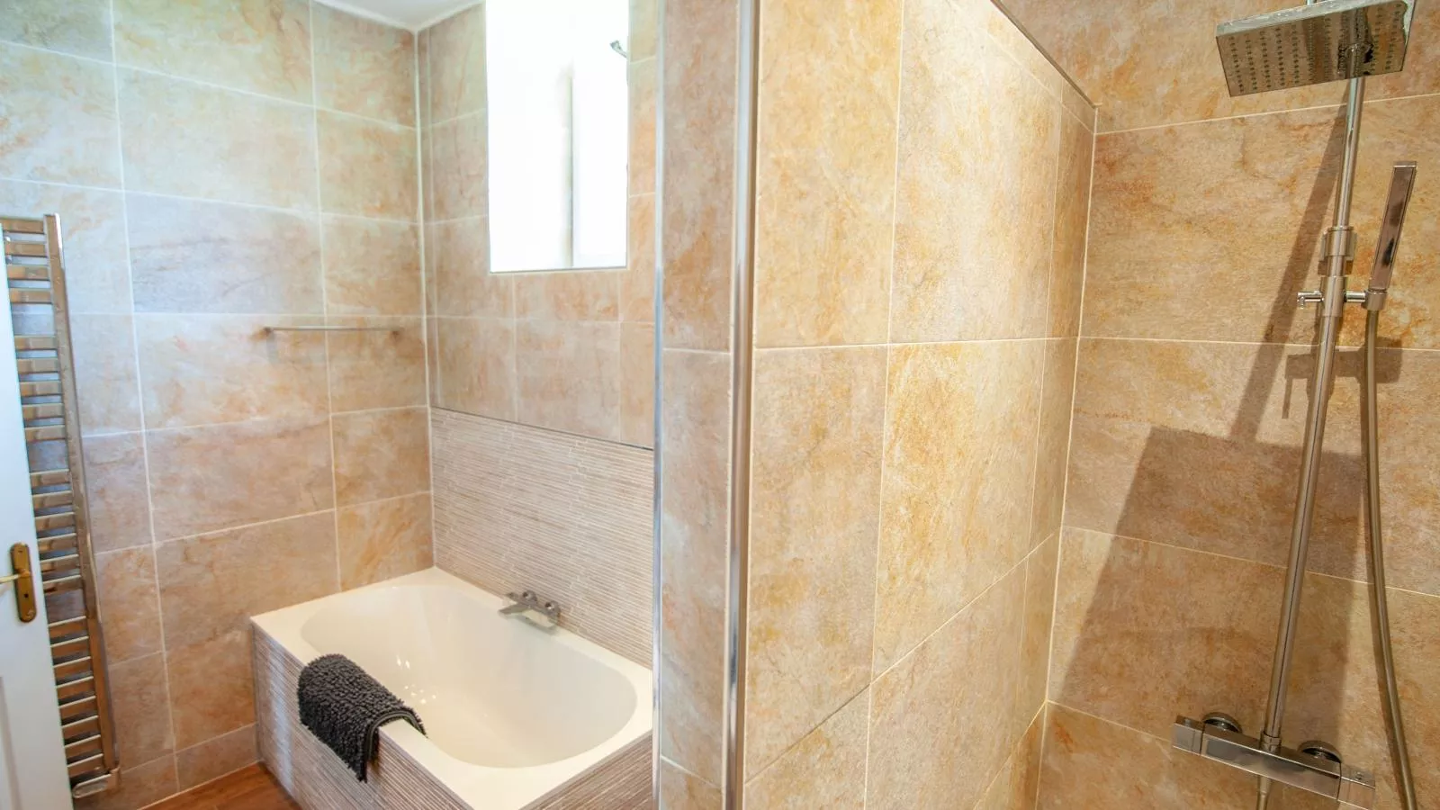 Manoir de Montréal - West Wing-Bathroom