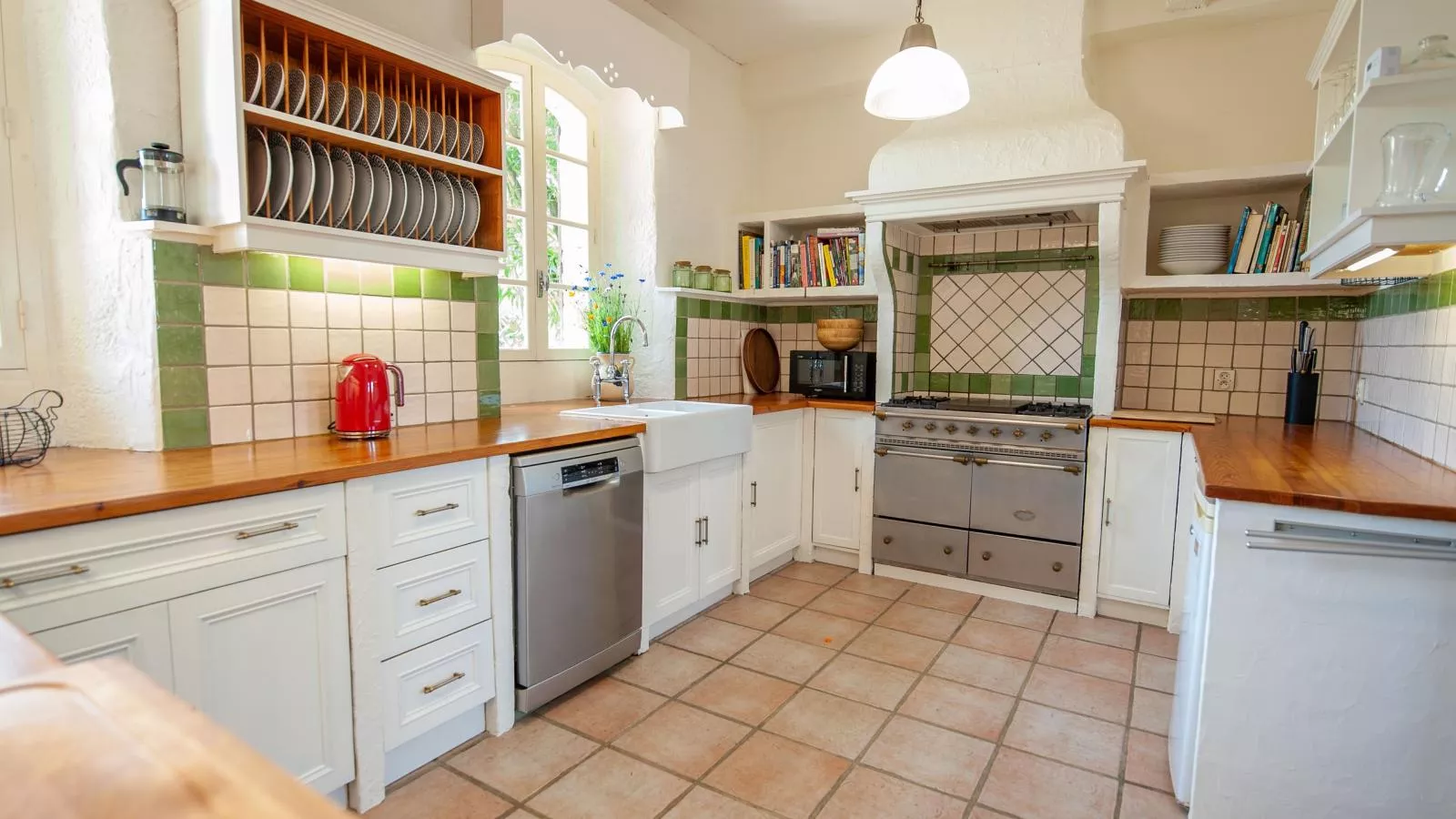 Manoir de Montréal - West Wing-Kitchen