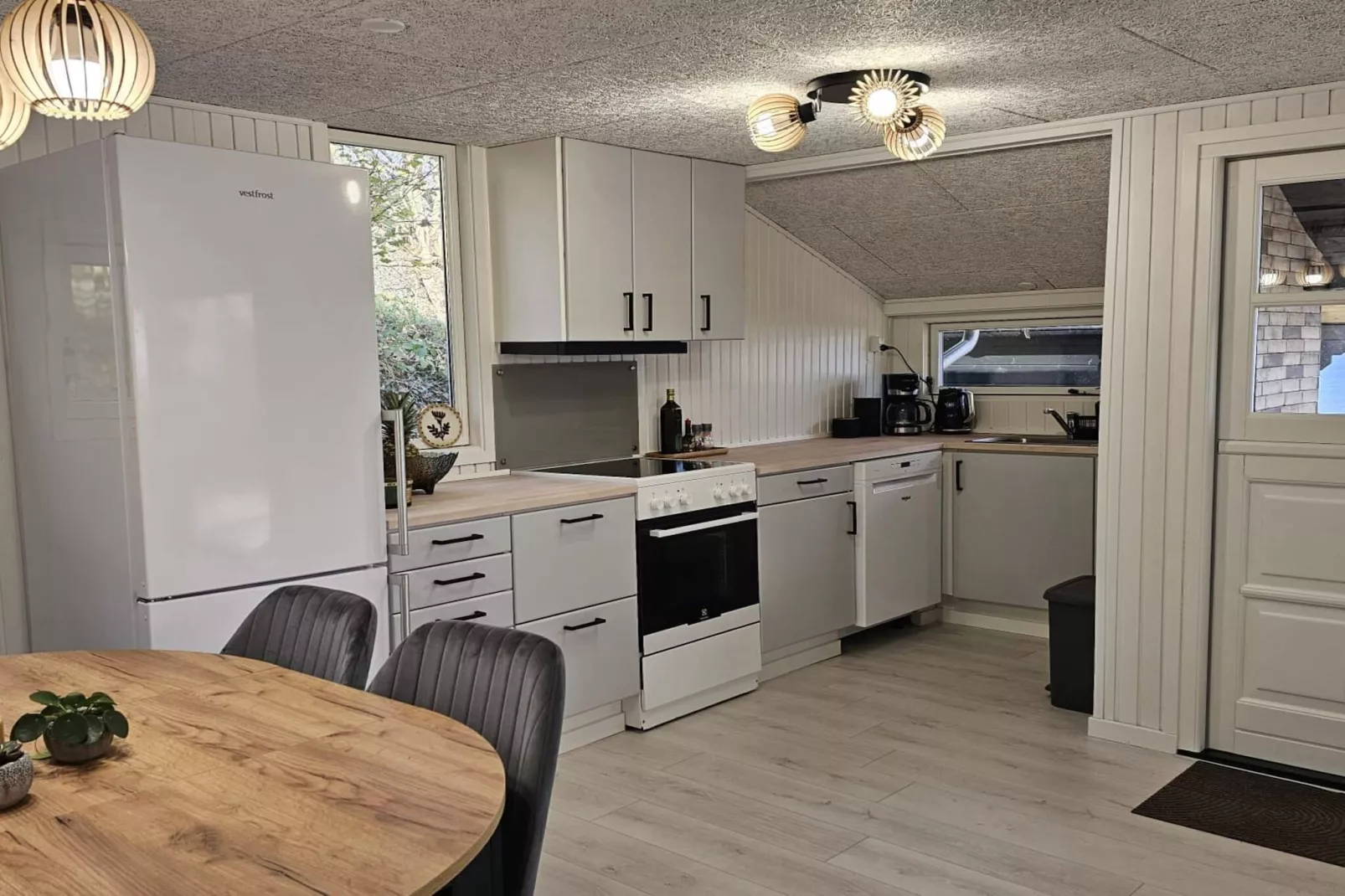 Family-Friendly Cottage Near the Coast-Indoor