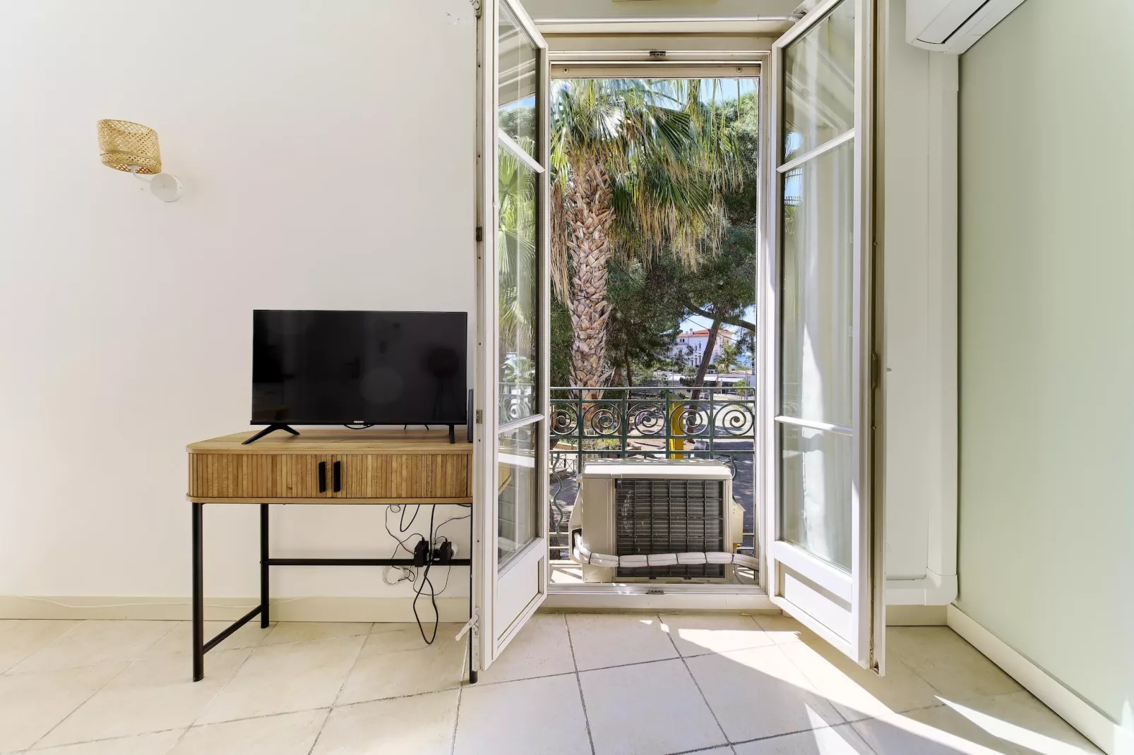 Appartement en bord de mer – Plage de la Salis-Living room