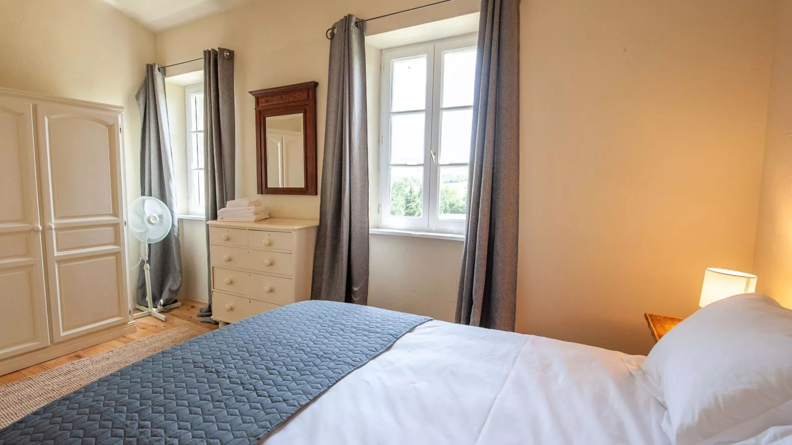 Manoir de Montréal - West Wing-Bedroom