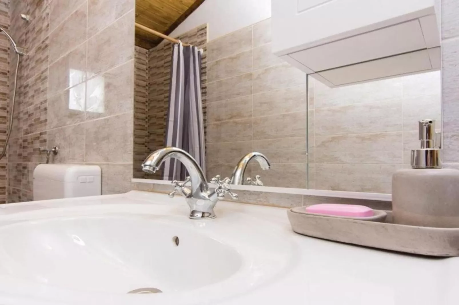 Holiday House Šimun - Three bedroom Holiday house with pool-Salle de bain