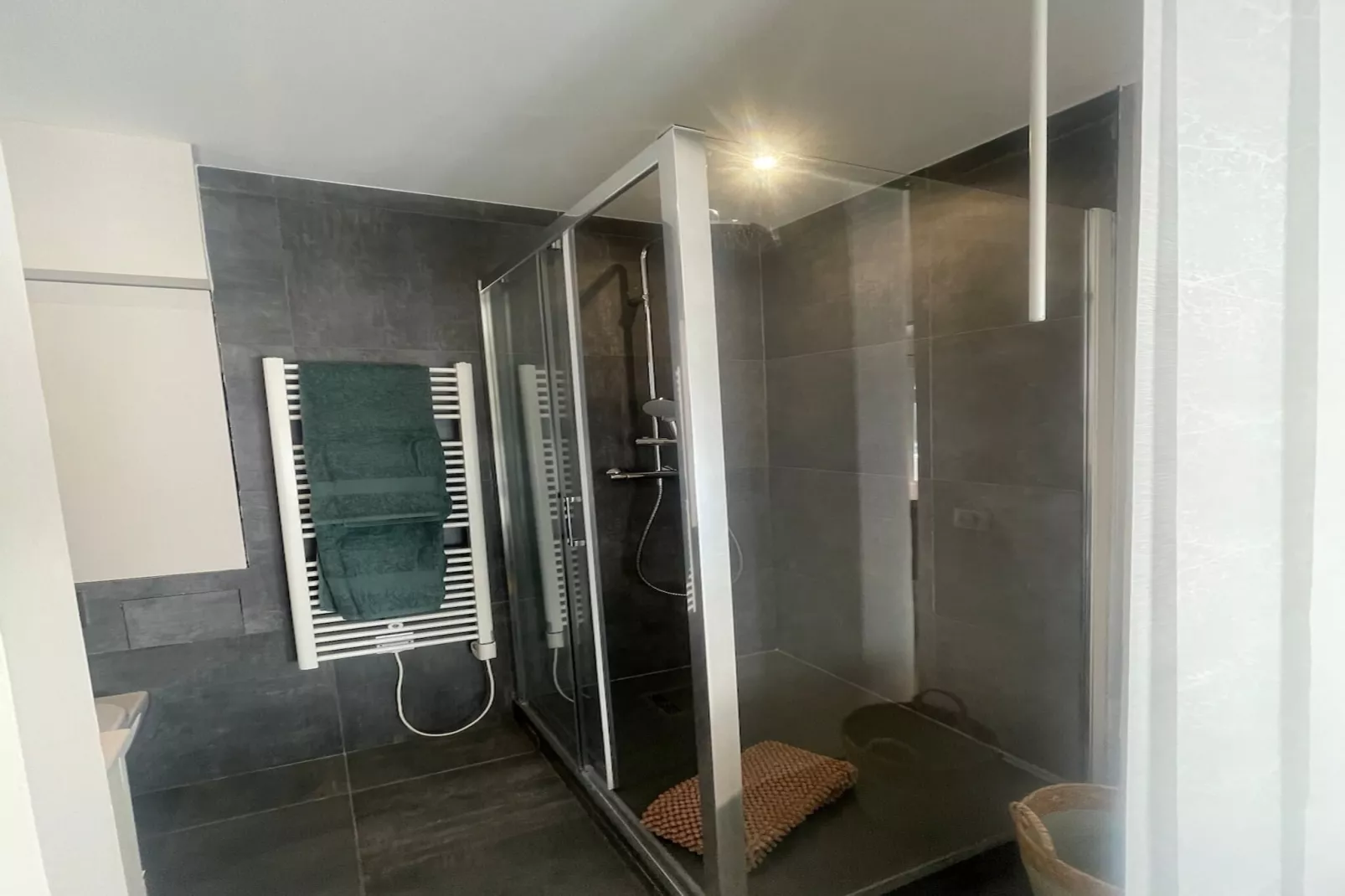 Appartement Garoupe-Bathroom