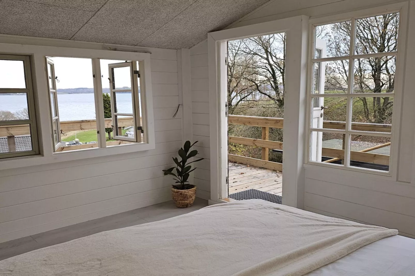 Family-Friendly Cottage Near the Coast-Indoor