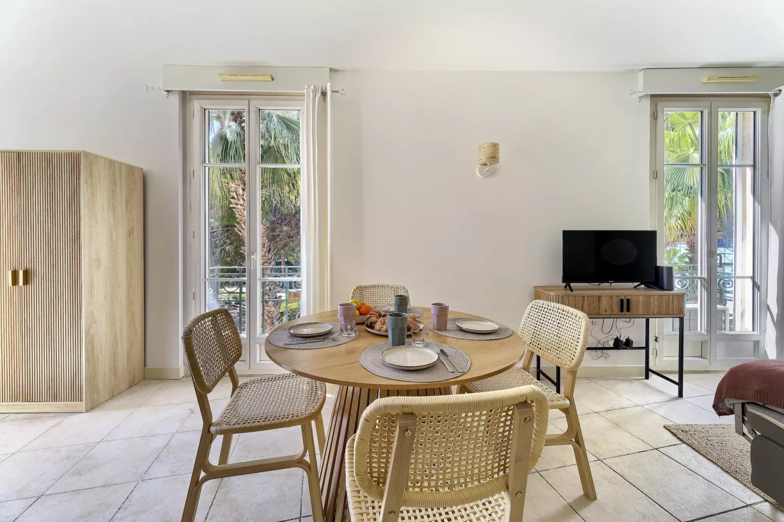 Appartement en bord de mer – Plage de la Salis-Dining room