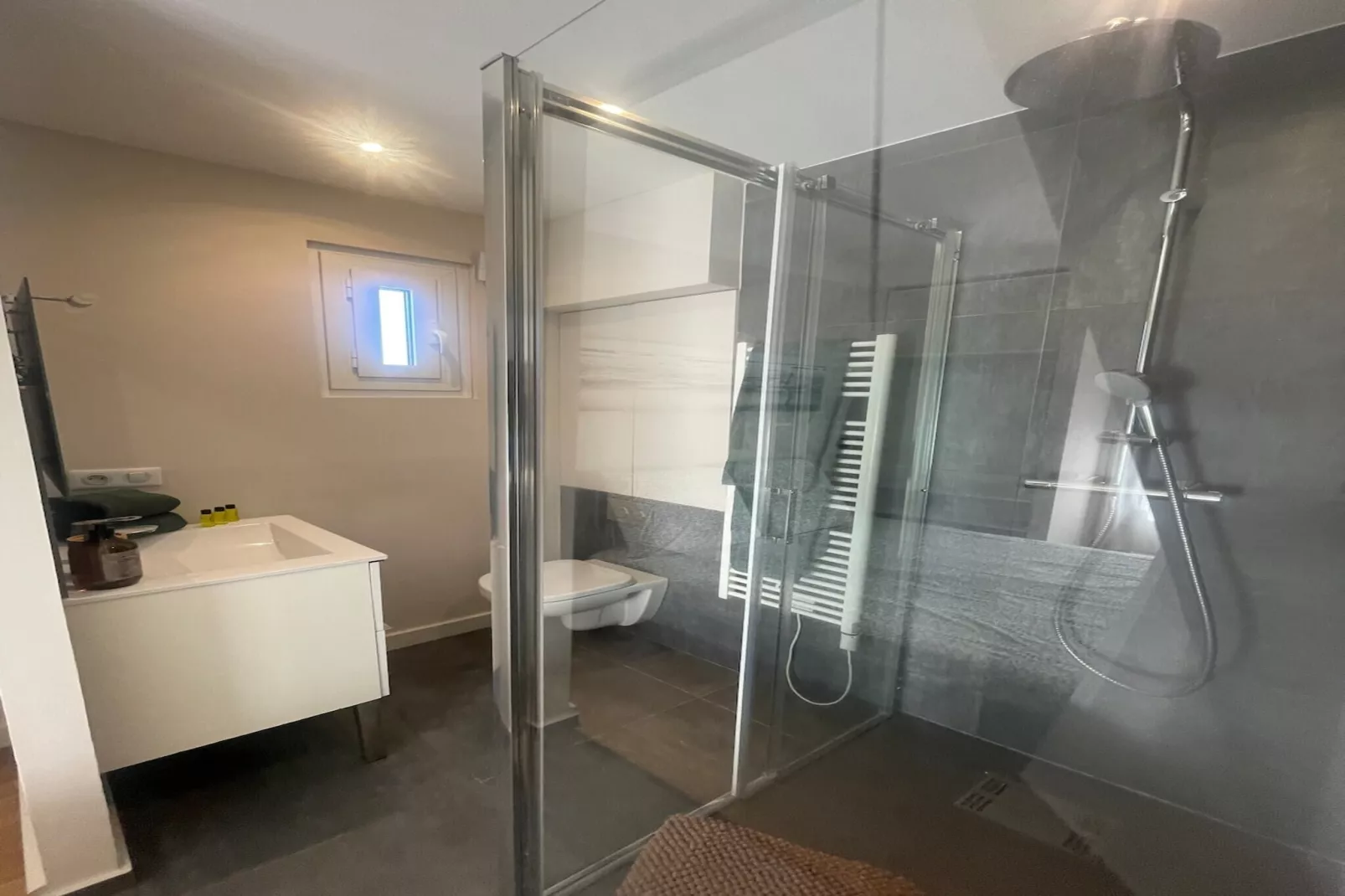 Appartement Garoupe-Bathroom