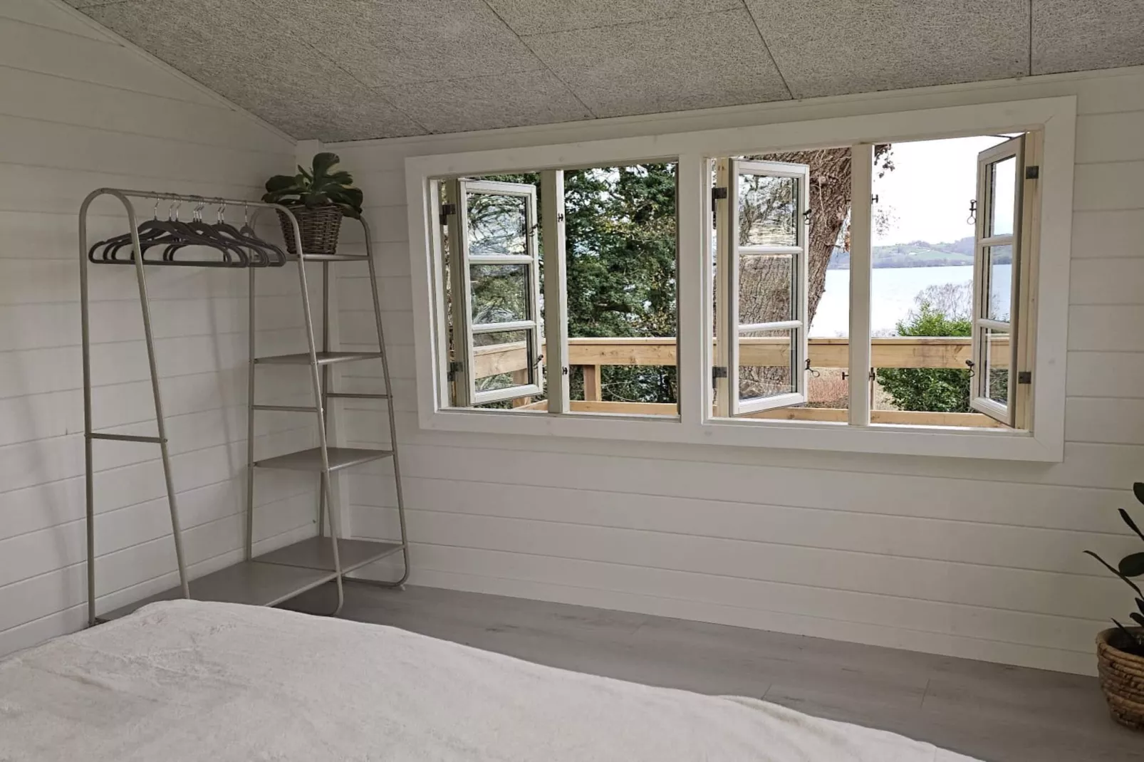 Family-Friendly Cottage Near the Coast-Indoor