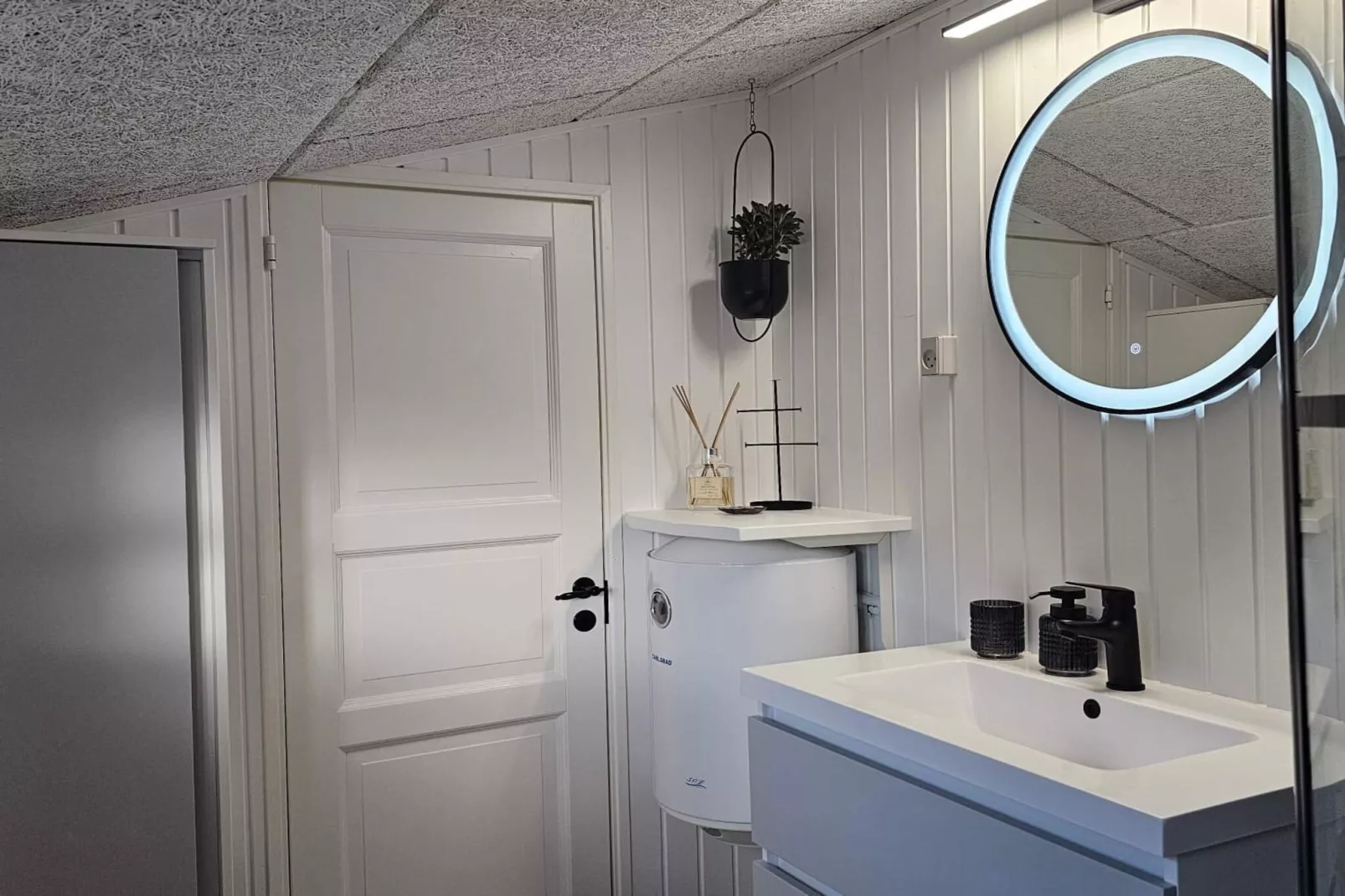 Family-Friendly Cottage Near the Coast-Indoor