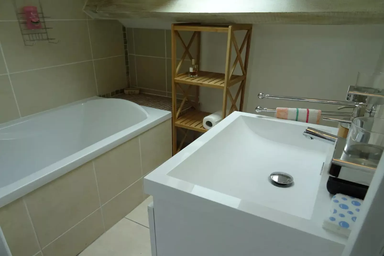 Petite Plaisance-Bathroom