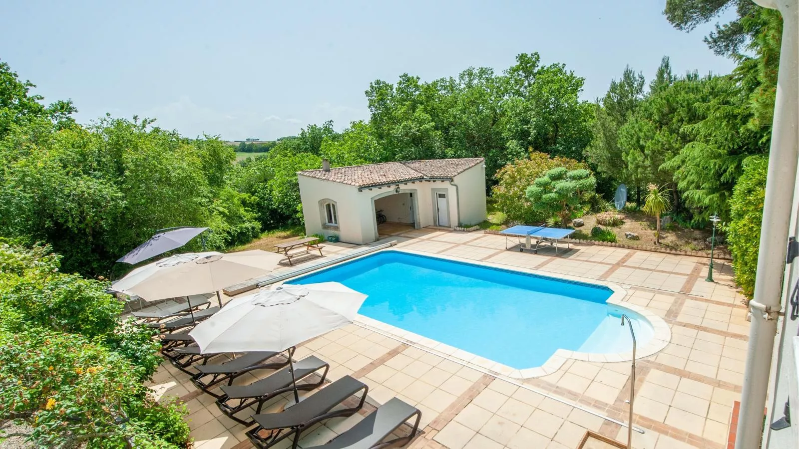 Manoir de Montréal - West Wing-Swimming pool