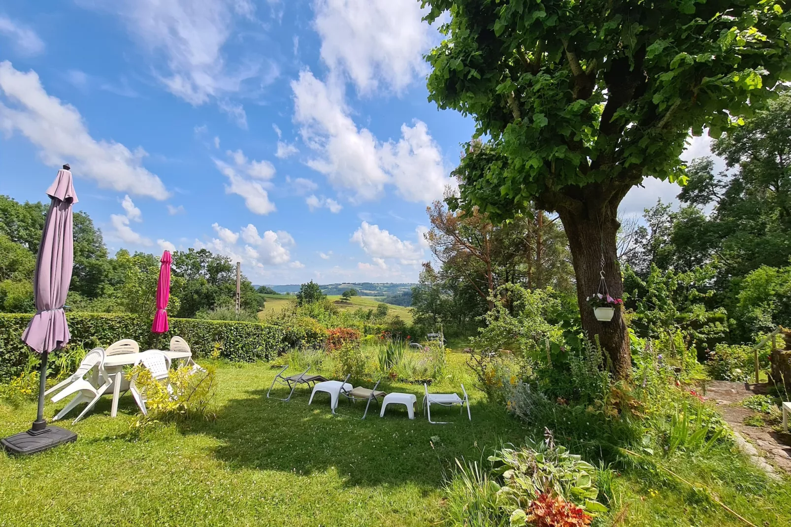 Petite Plaisance-Exterior in summer