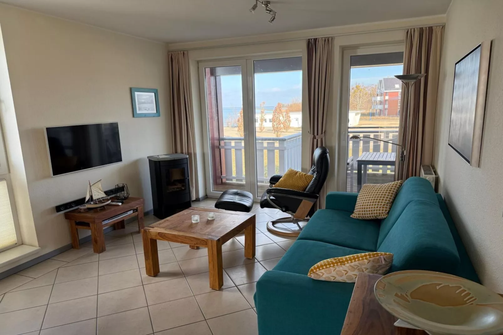 Mitteldeck 413-Wohnzimmer