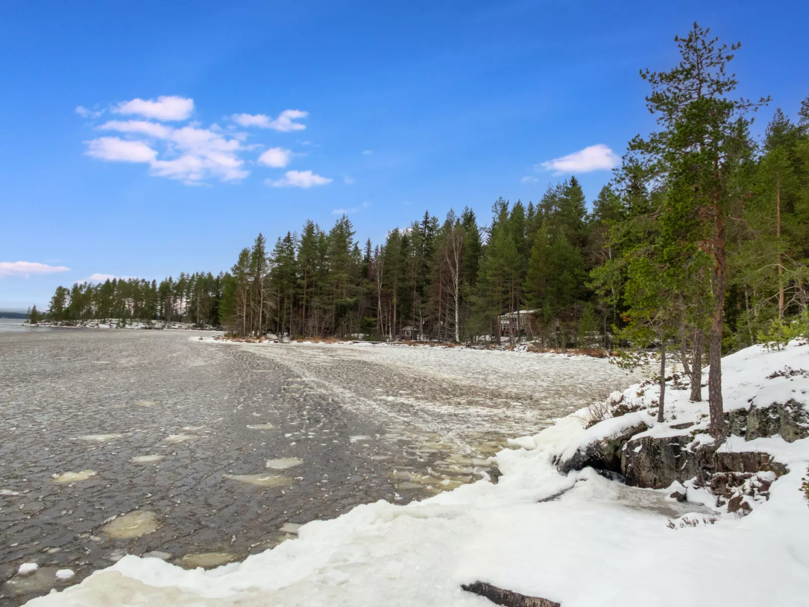 Keskikallio, nuasjärvi-Dedans
