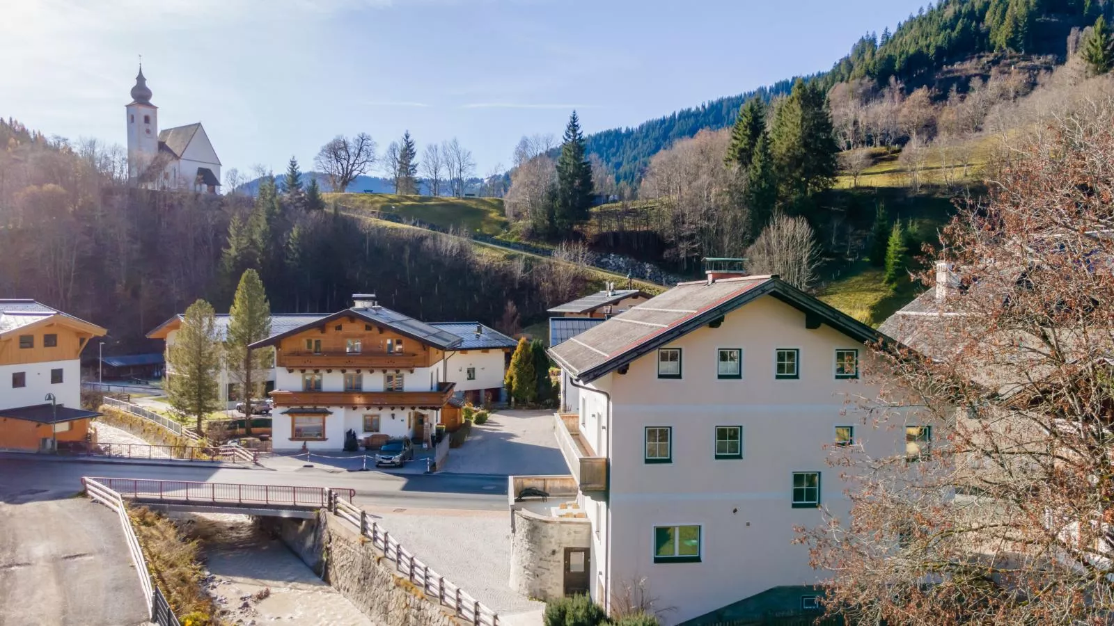 Leni Top 6-Exterior in summer