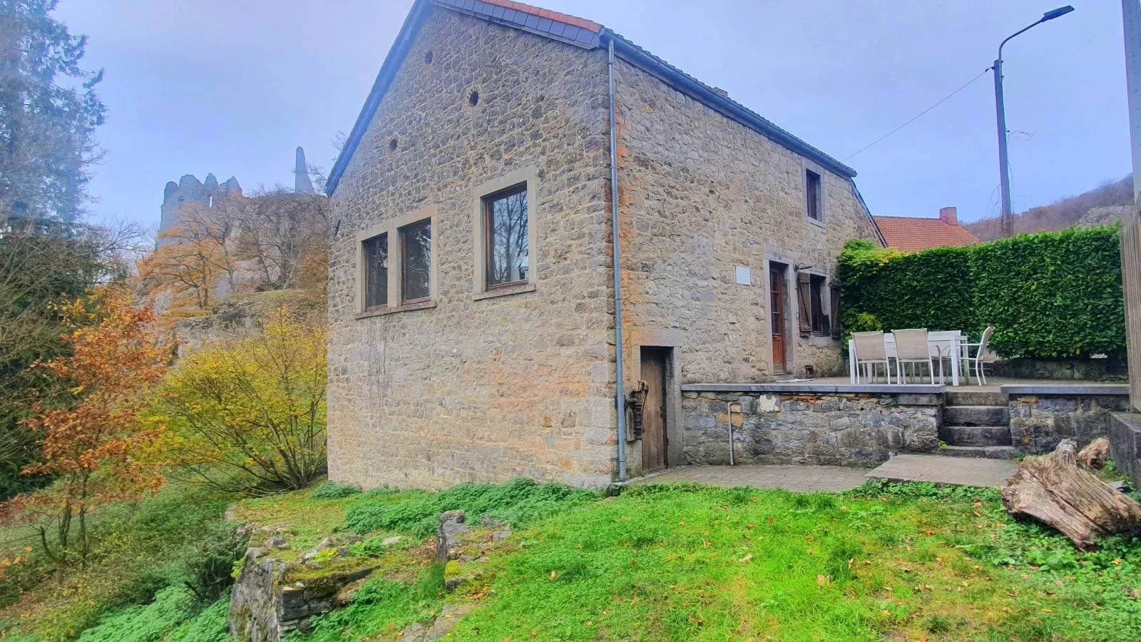 Gite de Montaigle-Extérieur été