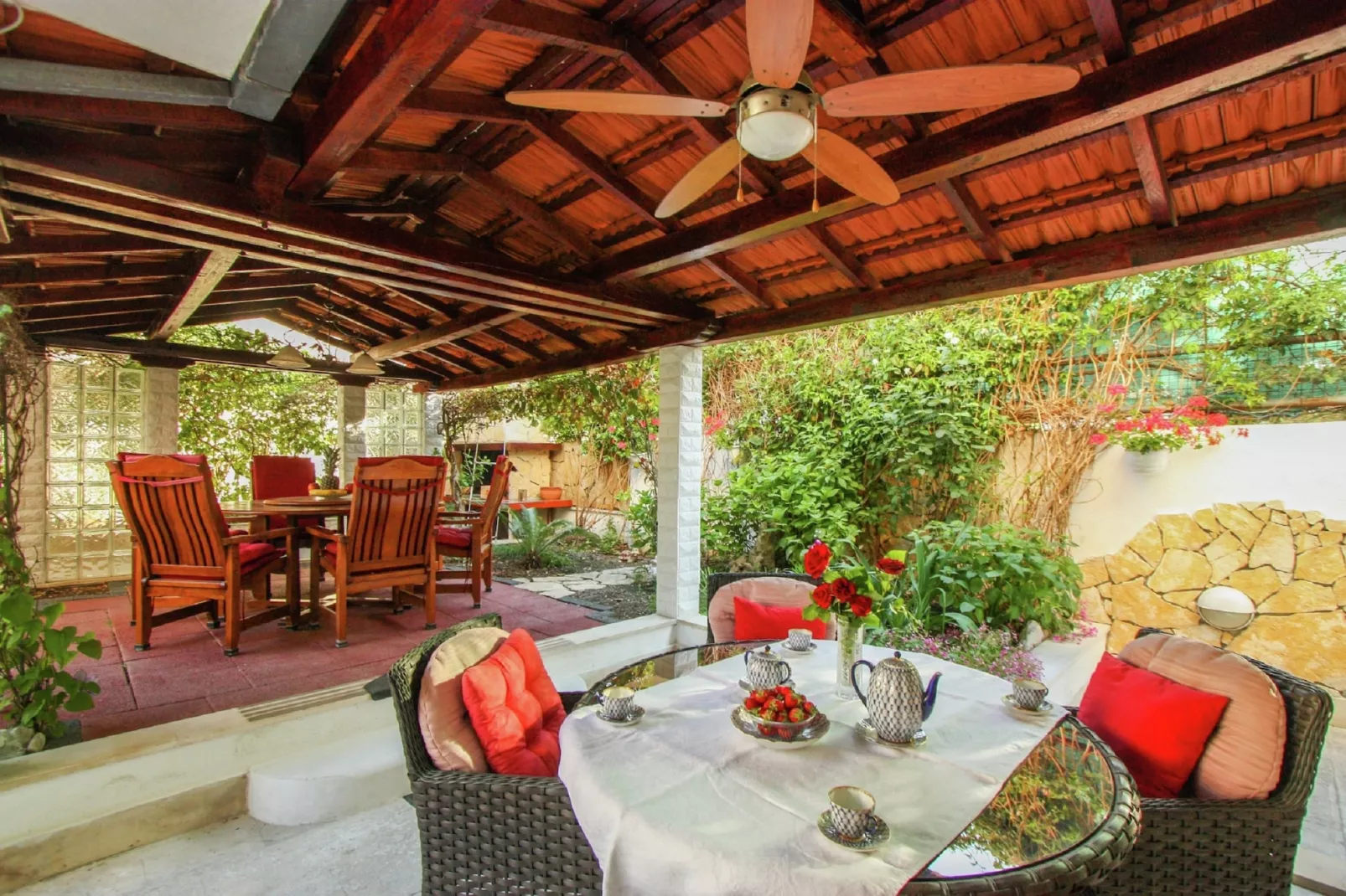 Delux two level garden apartment-Exterior in summer