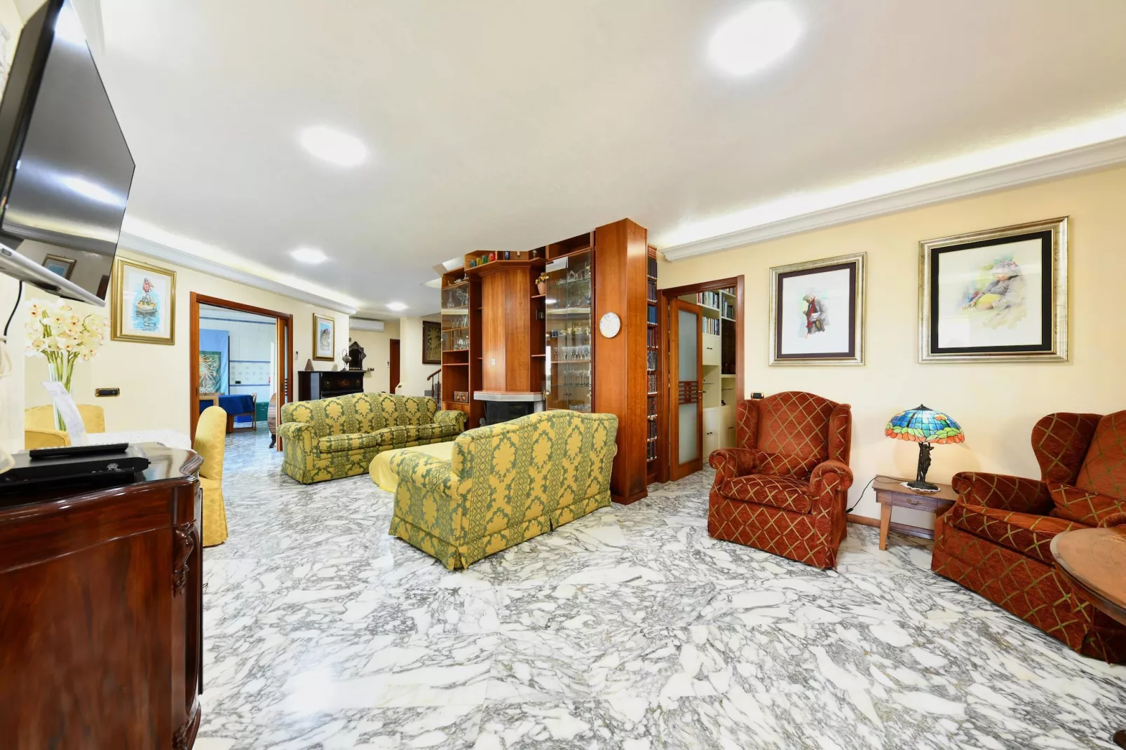 Villa Vella mit Privatpool-Wohnzimmer