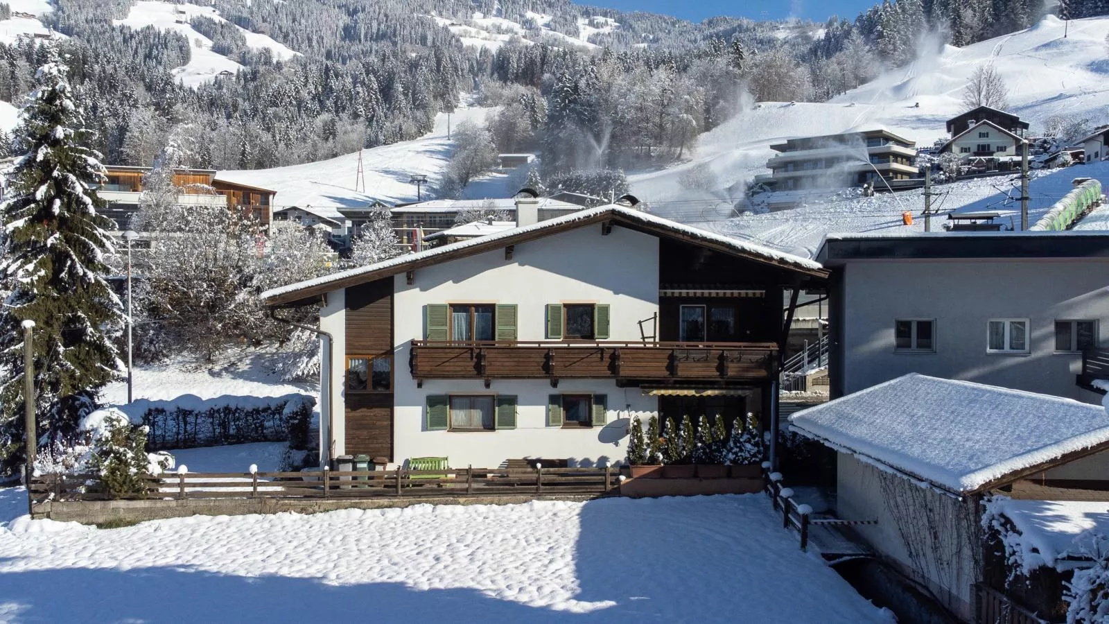 Binderhäusel am Berglift-Exterior in winter