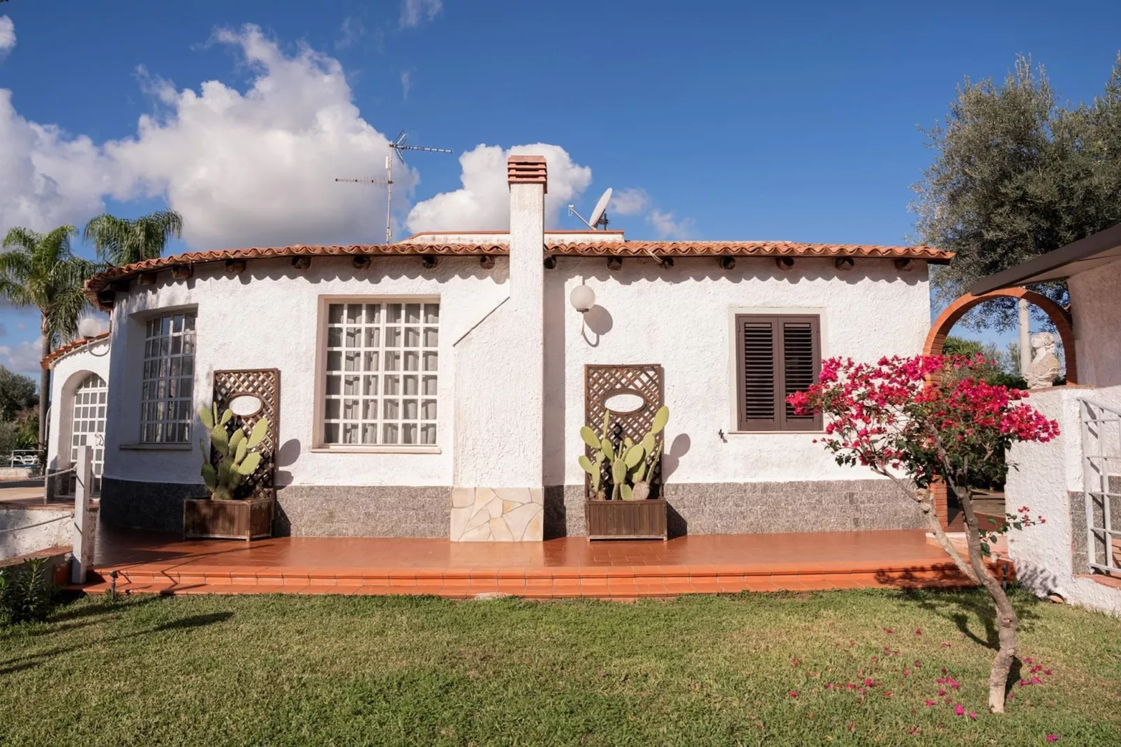 Villa Venera-Exterior in summer