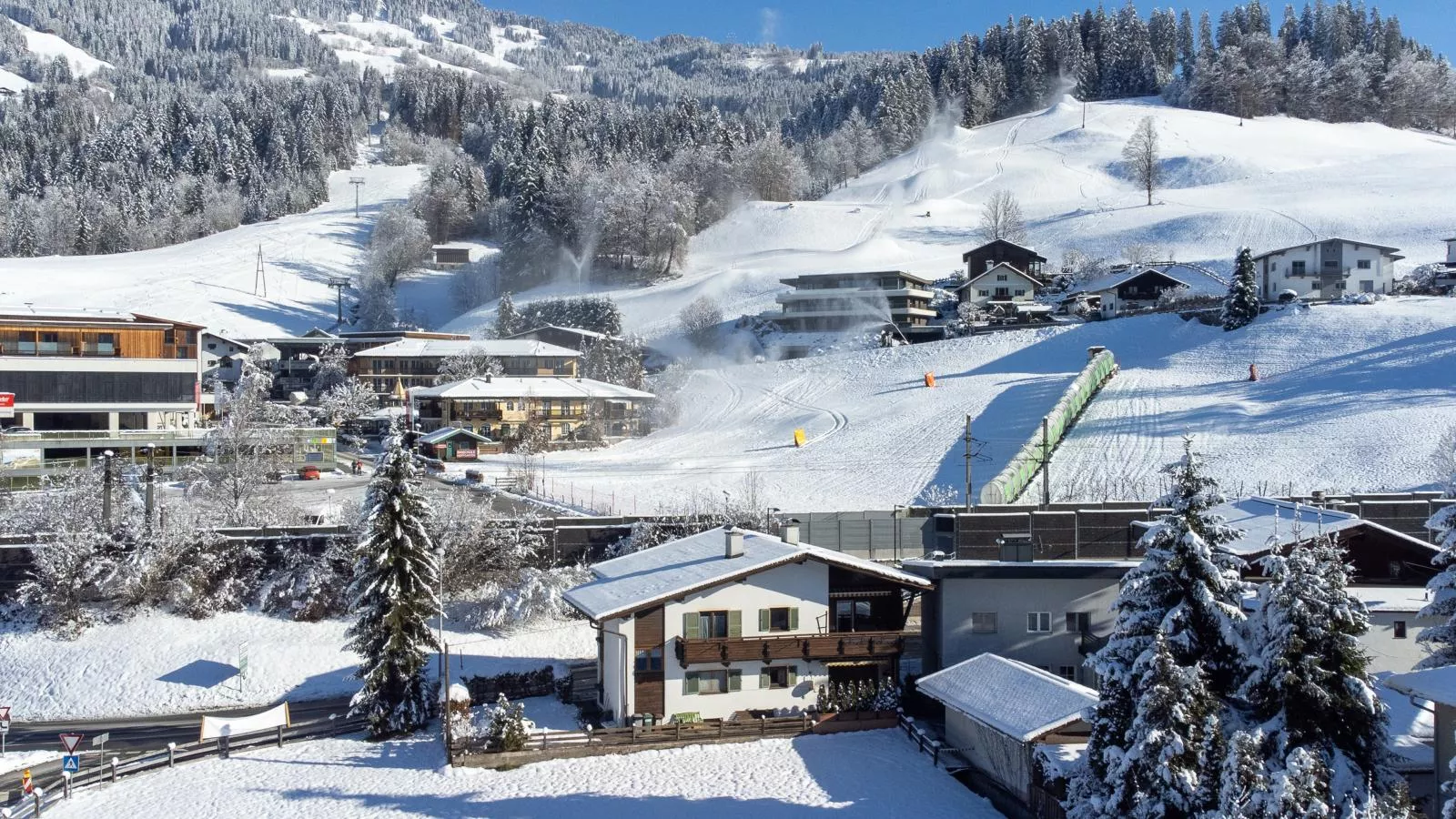 Binderhäusel am Berglift-Exterior in winter