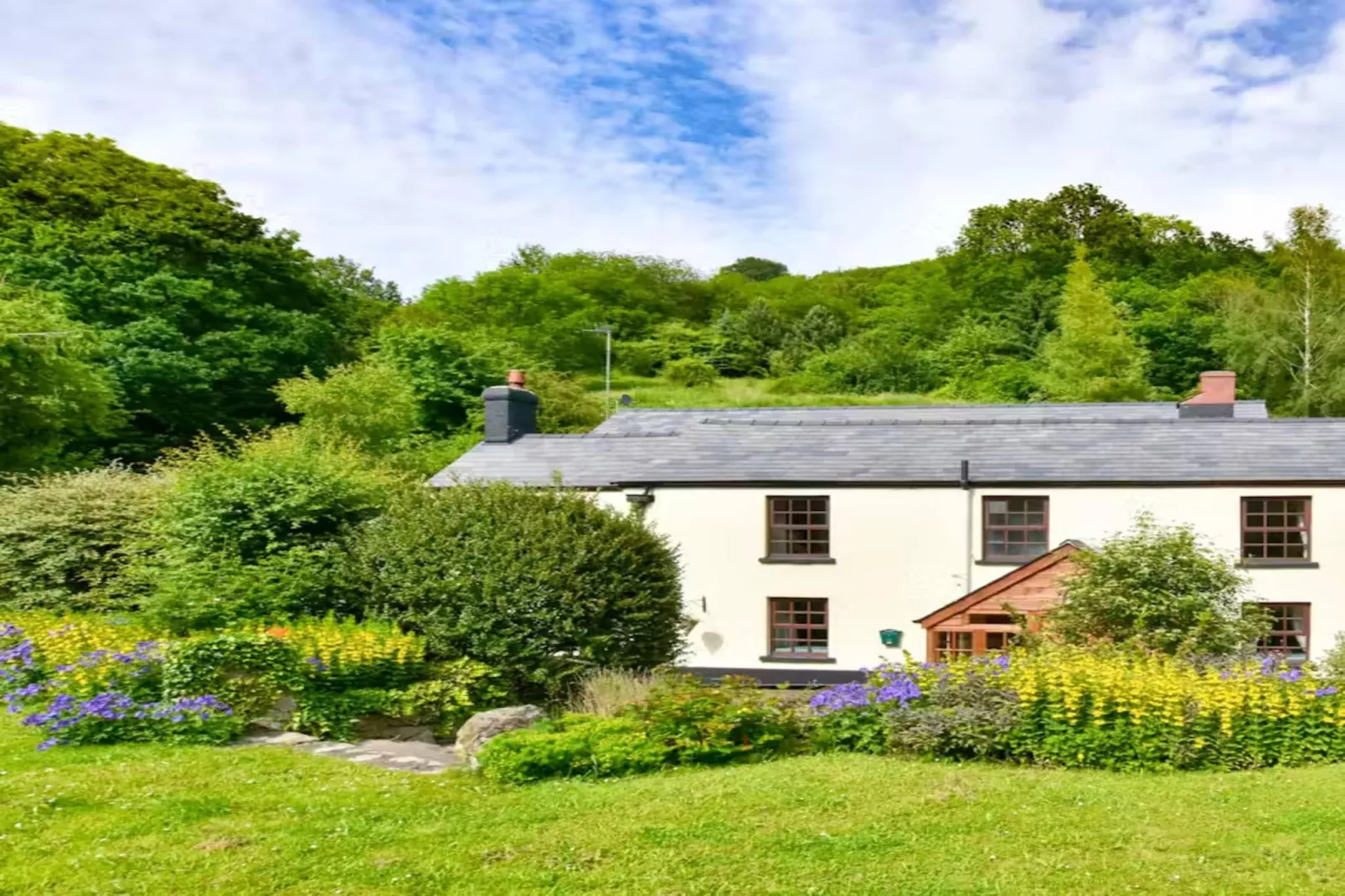 The Anchor-Exterior in summer