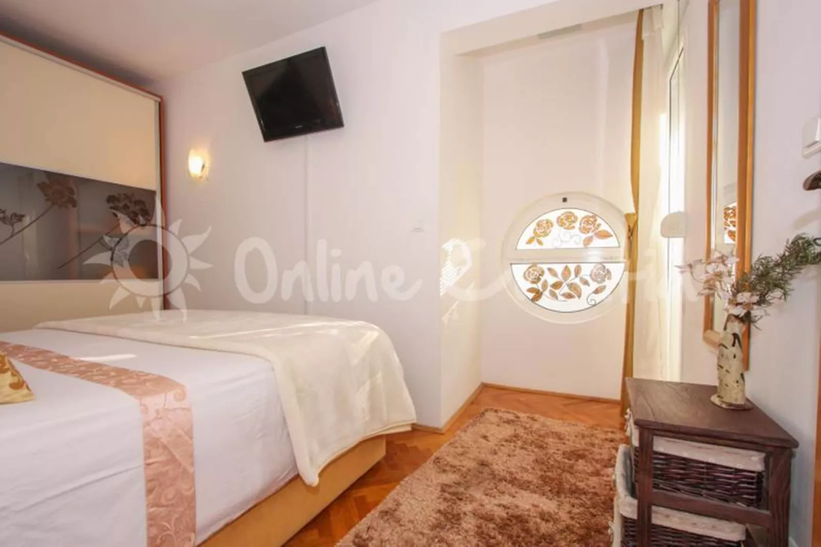 Delux two level garden apartment-Bedroom