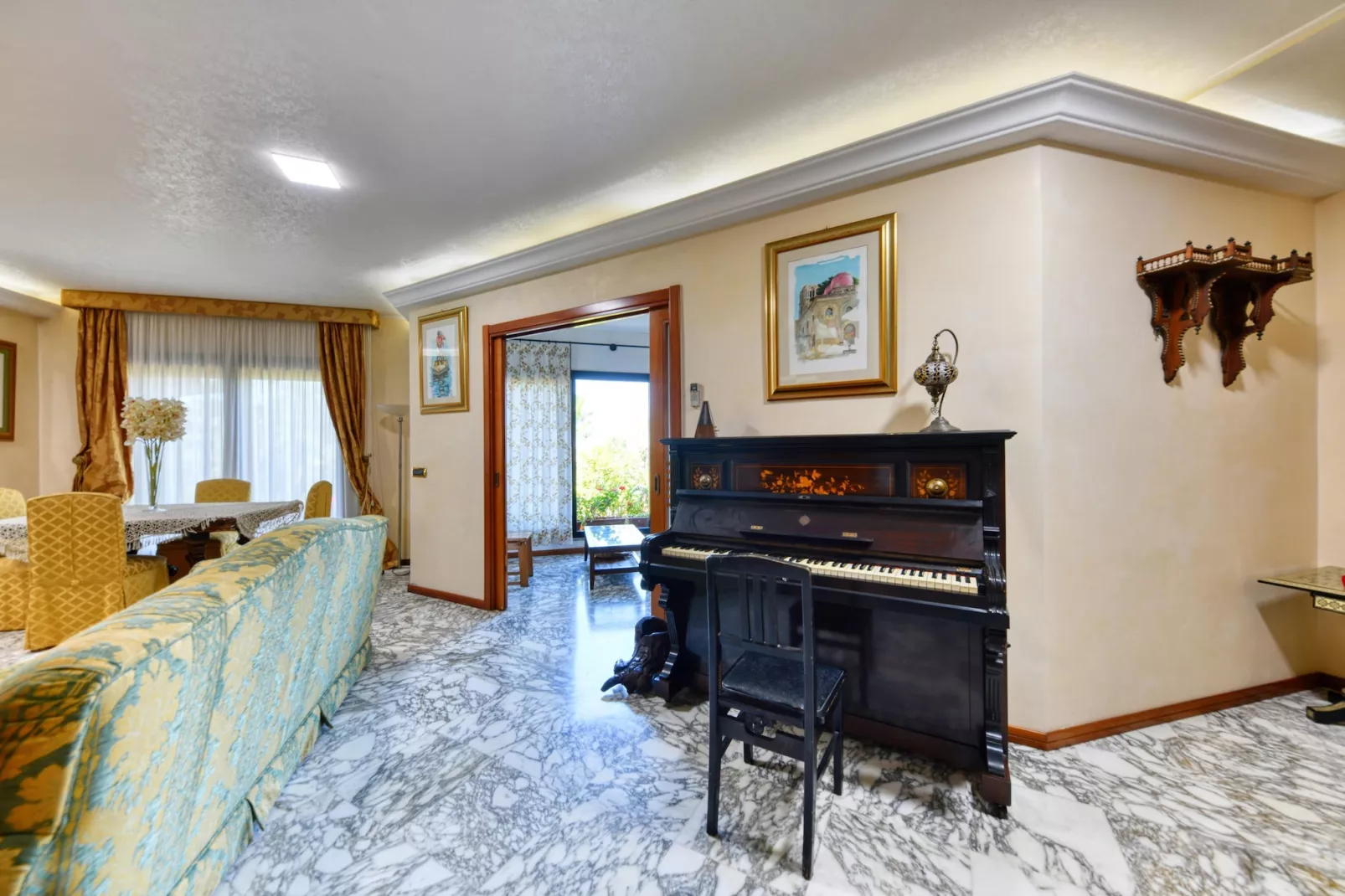 Villa Vella mit Privatpool-Wohnzimmer