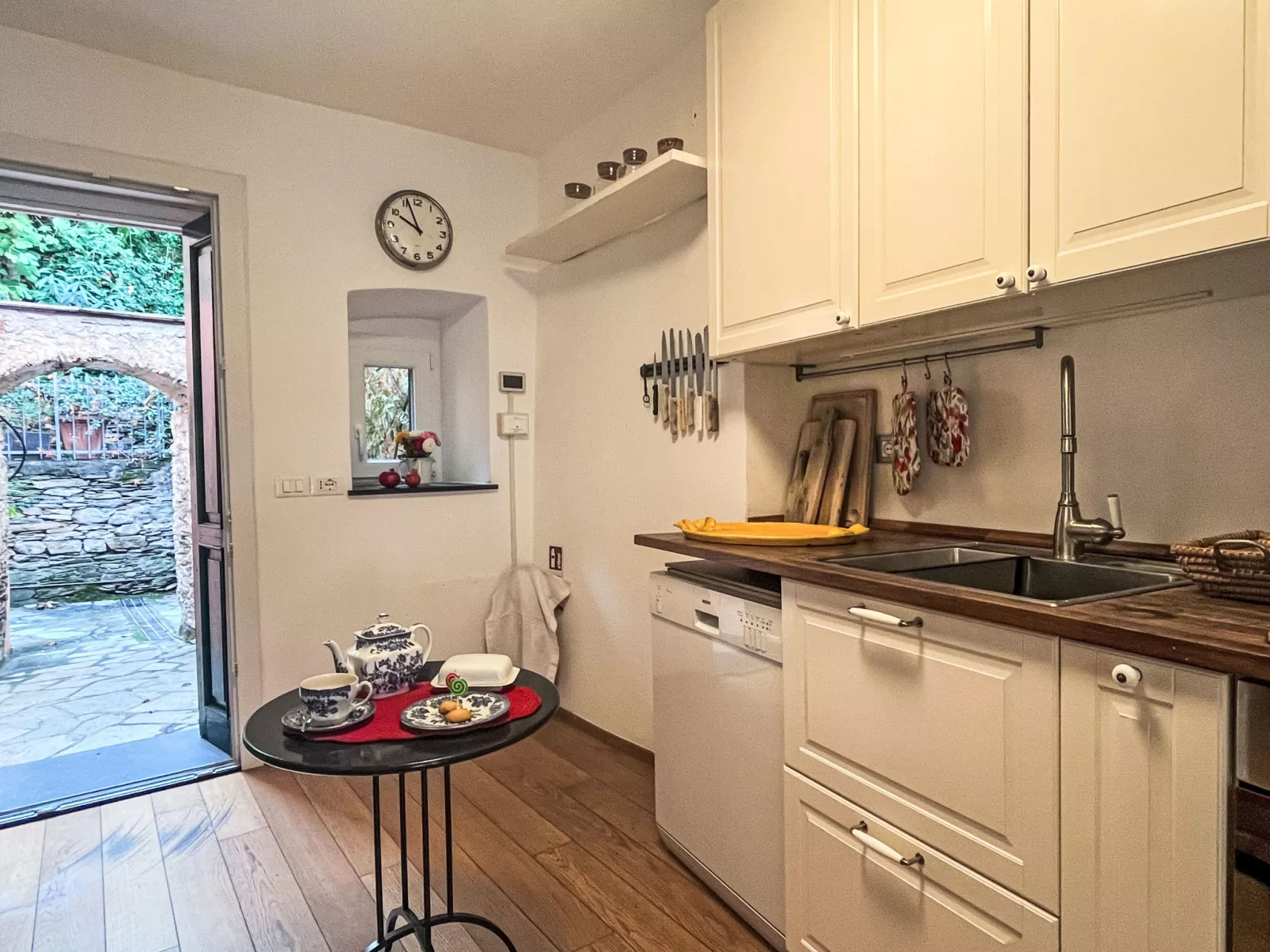 Bellissimi (DOL280)-Inside