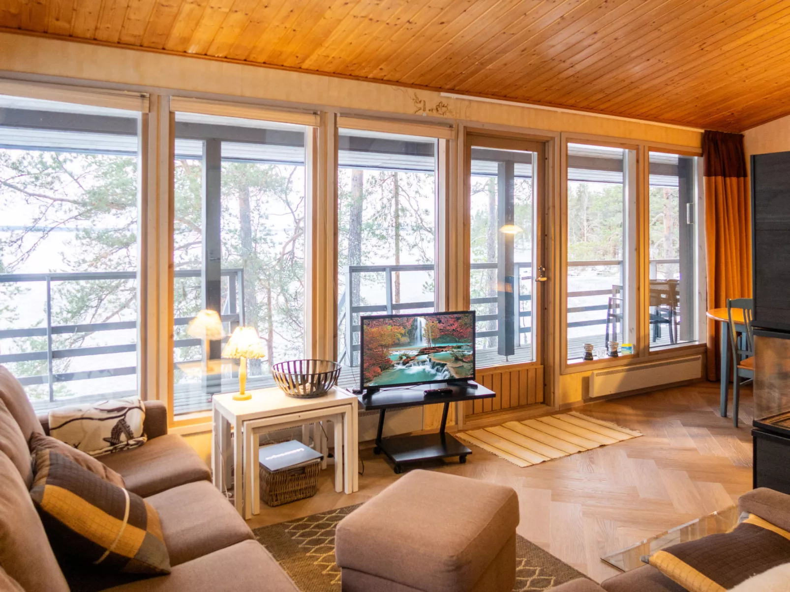 Keskikallio, nuasjärvi-Dedans