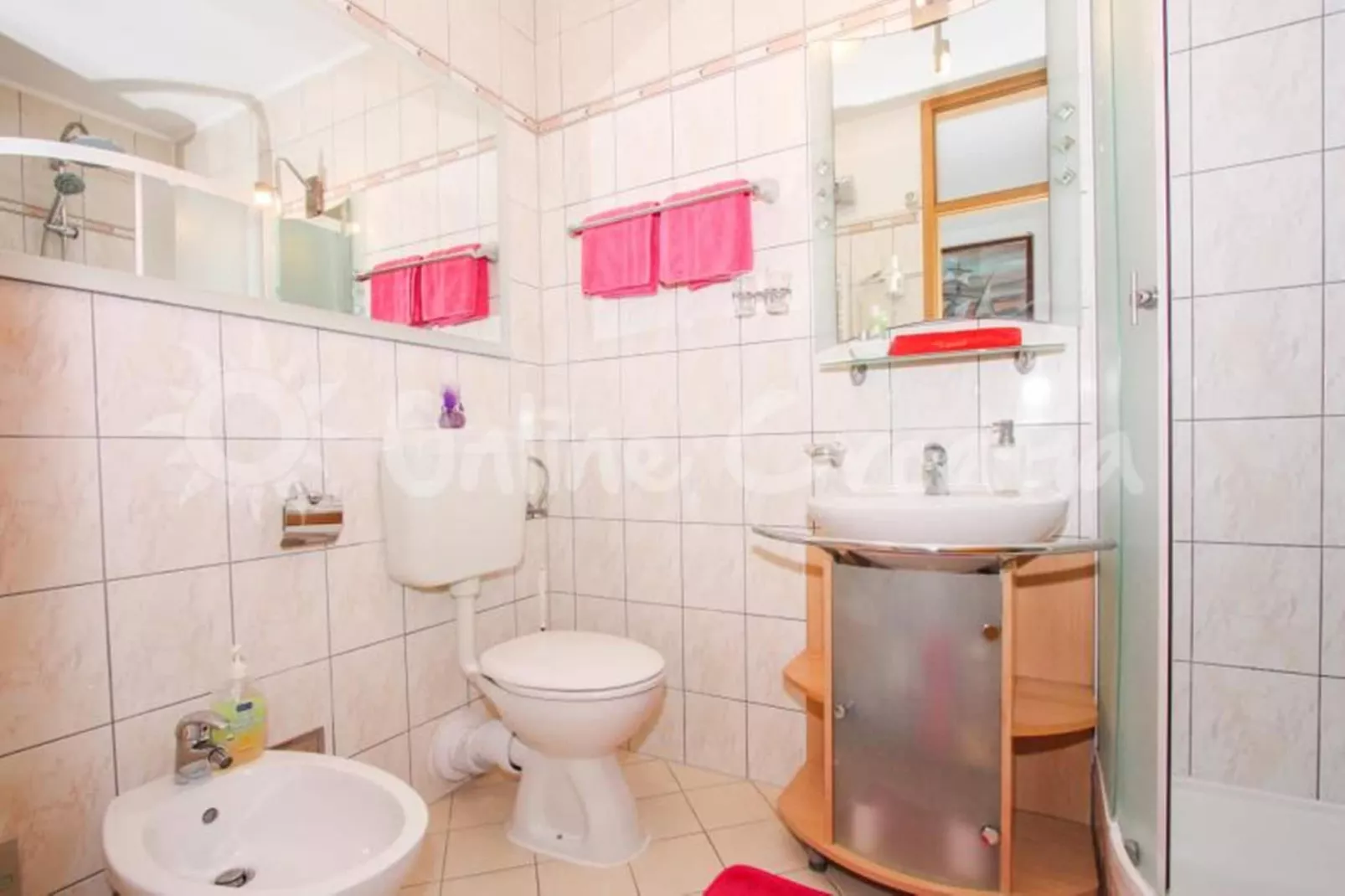 Delux two level garden apartment-Bathroom