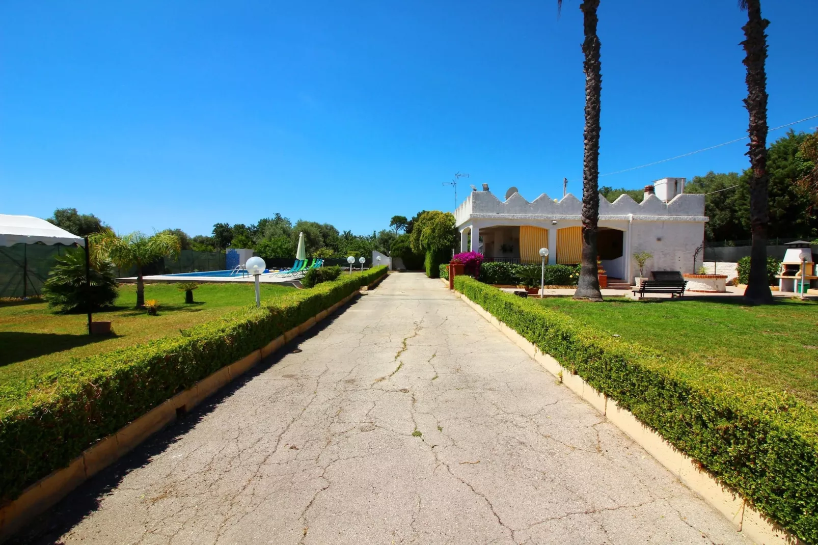 Villa Nuzzo-Exterior in summer
