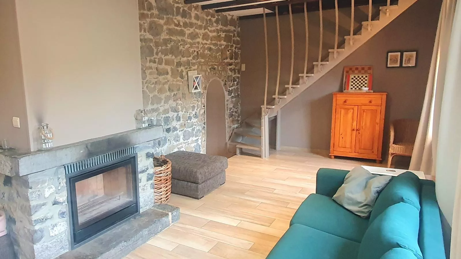 Gite de Montaigle-Salon