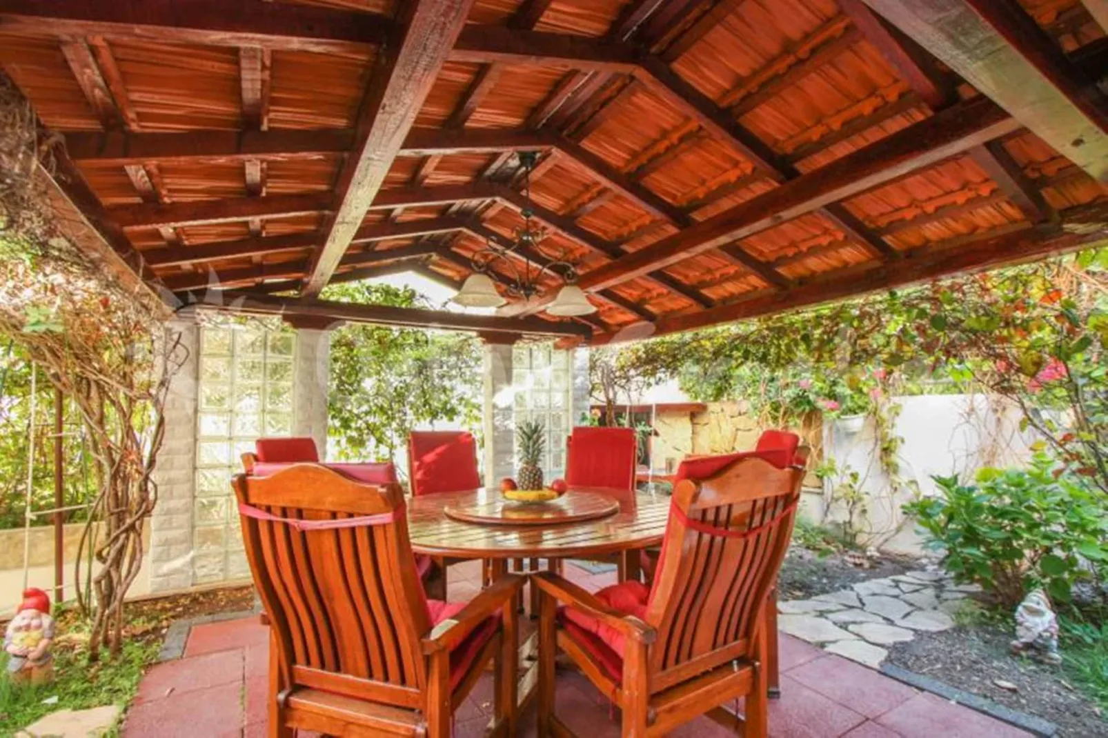 Delux two level garden apartment-Gardens in summer