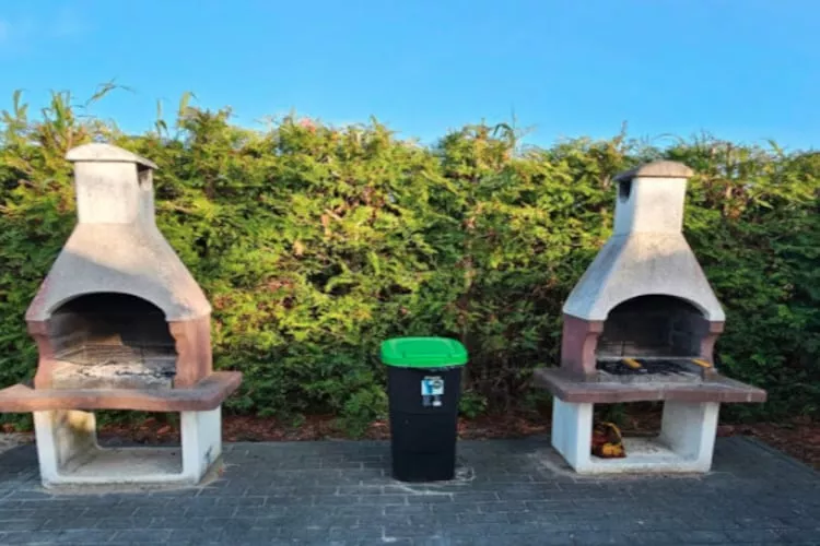 Apartamenty wakacyjne w Krynicy Morskiej z widokiem na miasto NR 9-Parkeinrichtungen