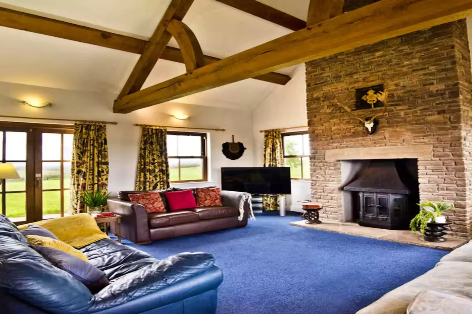 High Cloud Farm & Barn-Living room