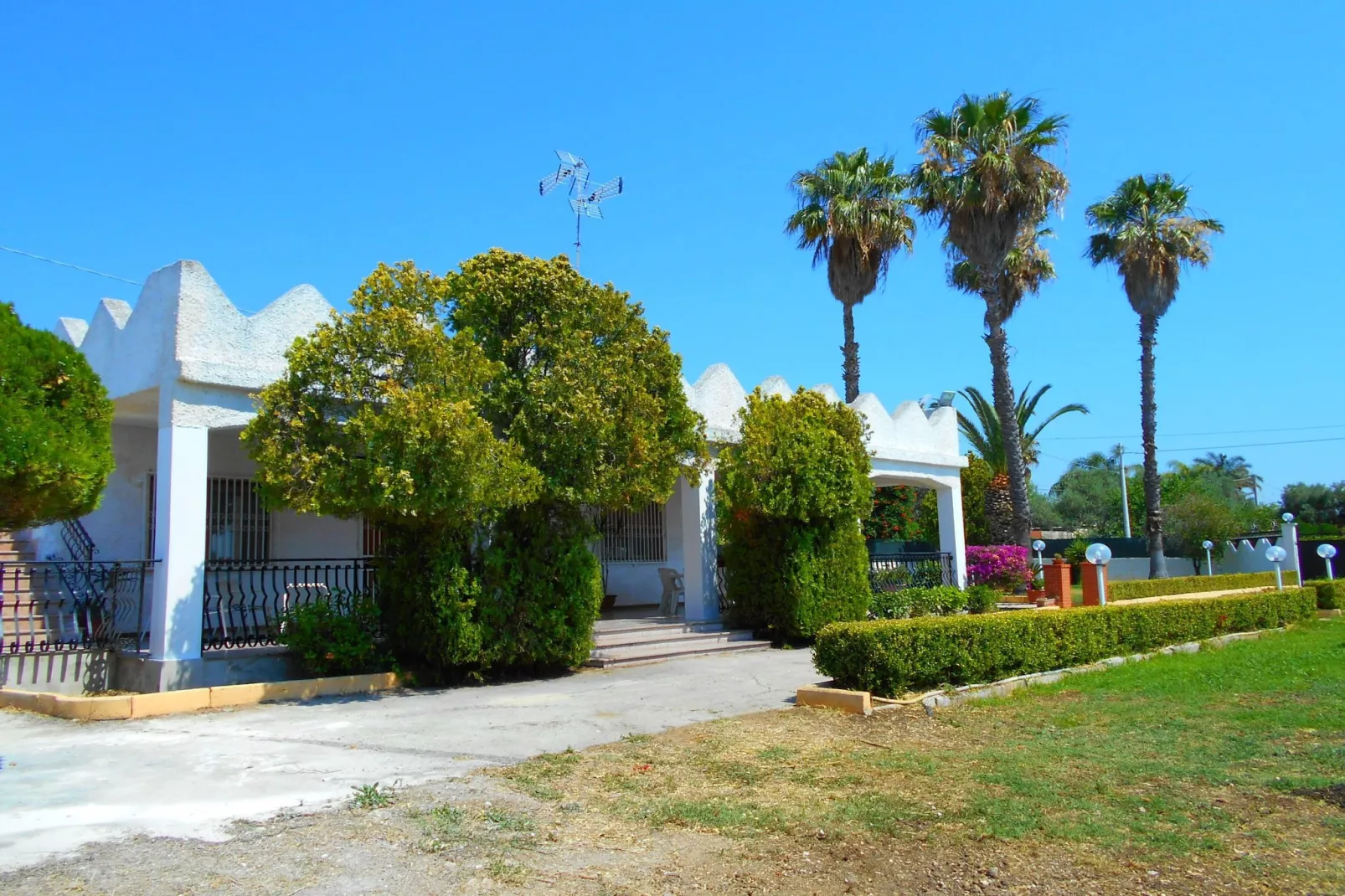 Villa Nuzzo-Exterior in summer