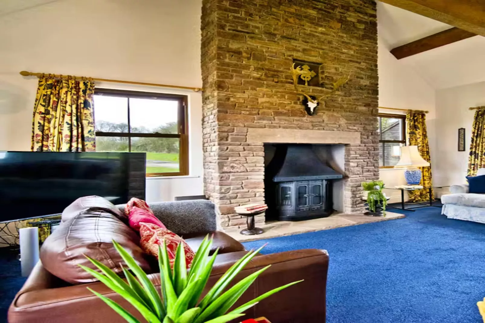 High Cloud Farm & Barn-Living room