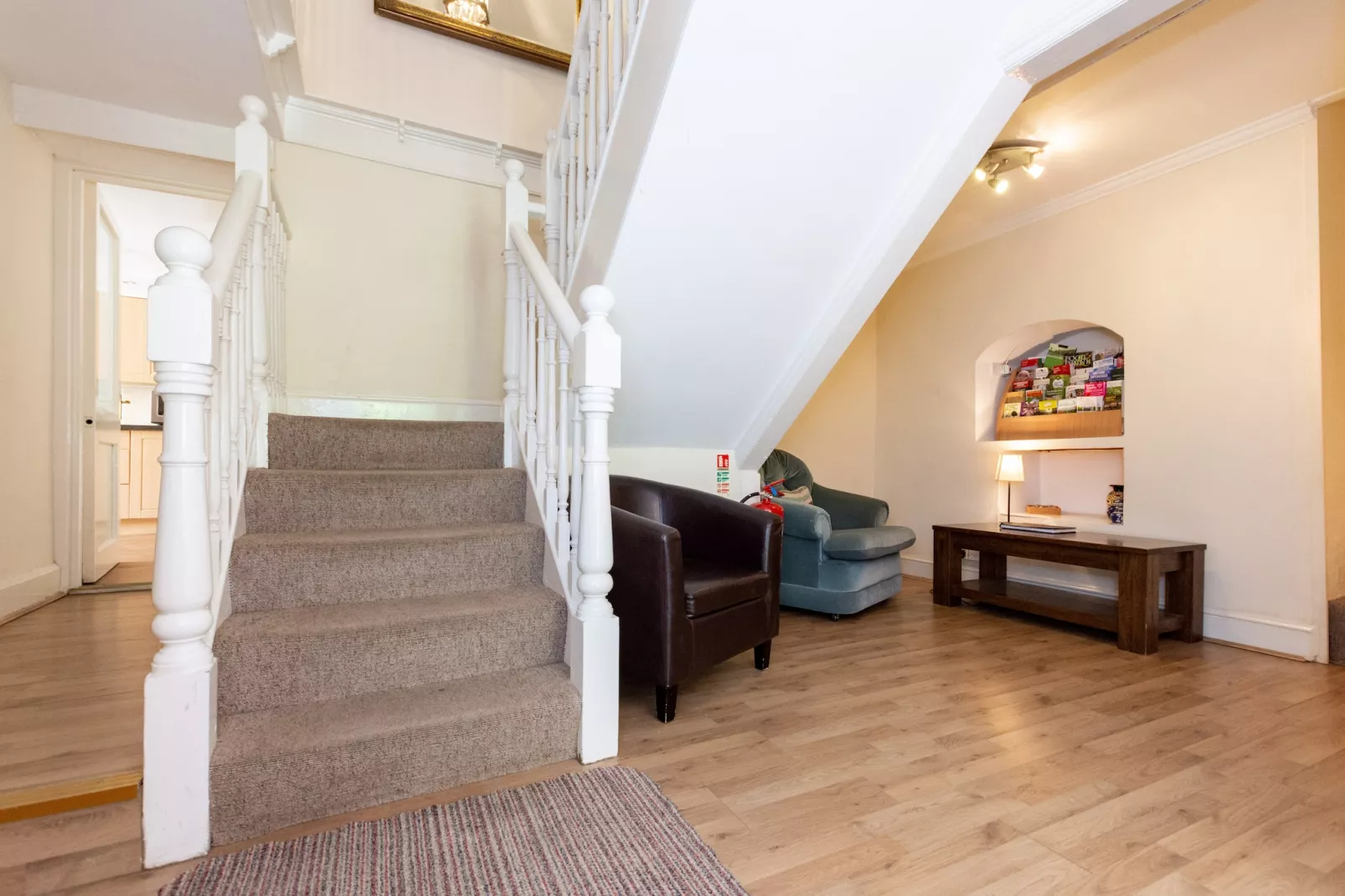 Holly Tree House-Landing