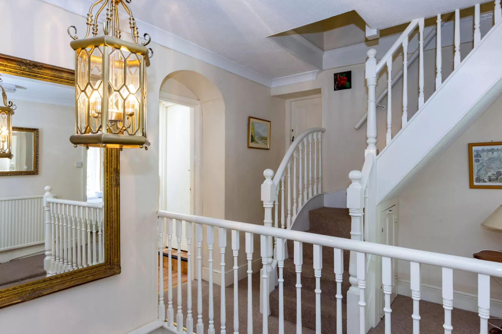 Holly Tree House-Landing