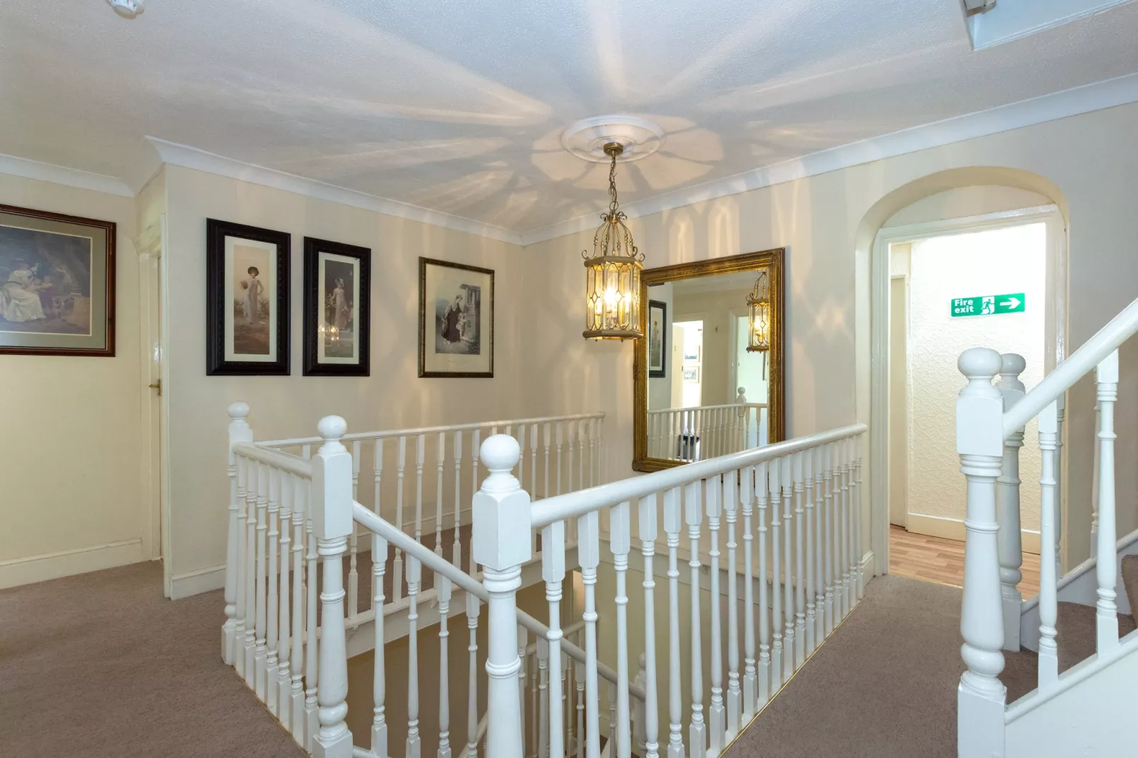 Holly Tree House-Landing