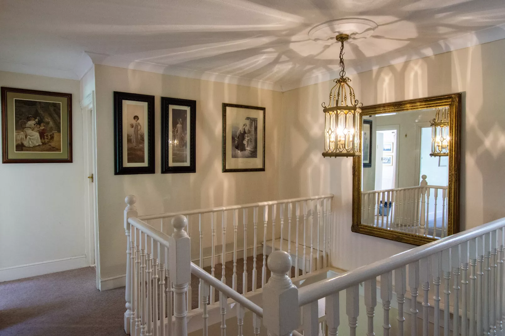 Holly Tree House-Landing